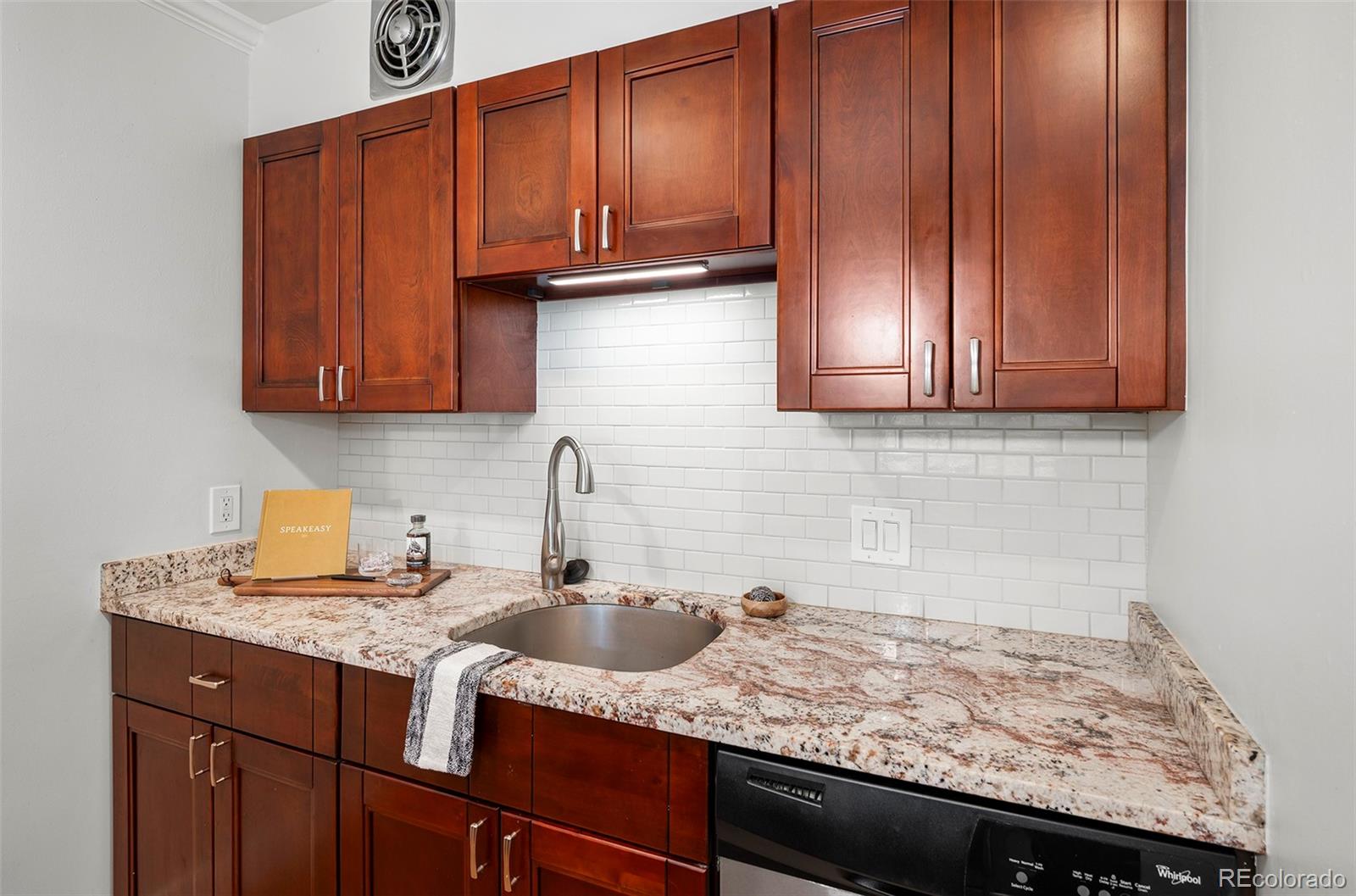 MLS Image #7 for 1050 n corona street 102,denver, Colorado