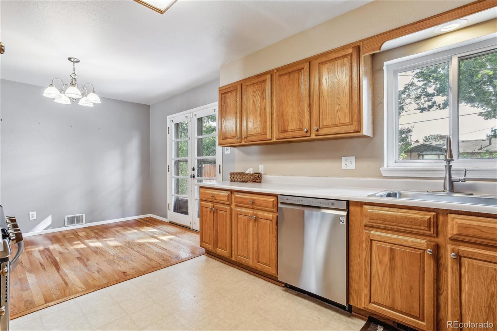 MLS Image #7 for 3084 s zurich court,denver, Colorado