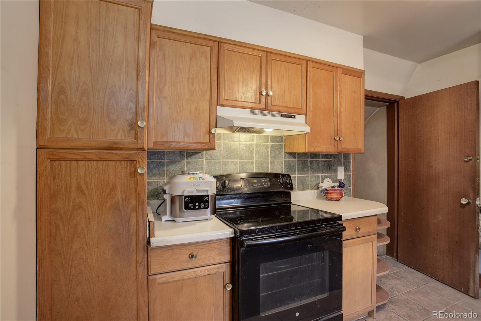 MLS Image #15 for 2430  monaco parkway,denver, Colorado