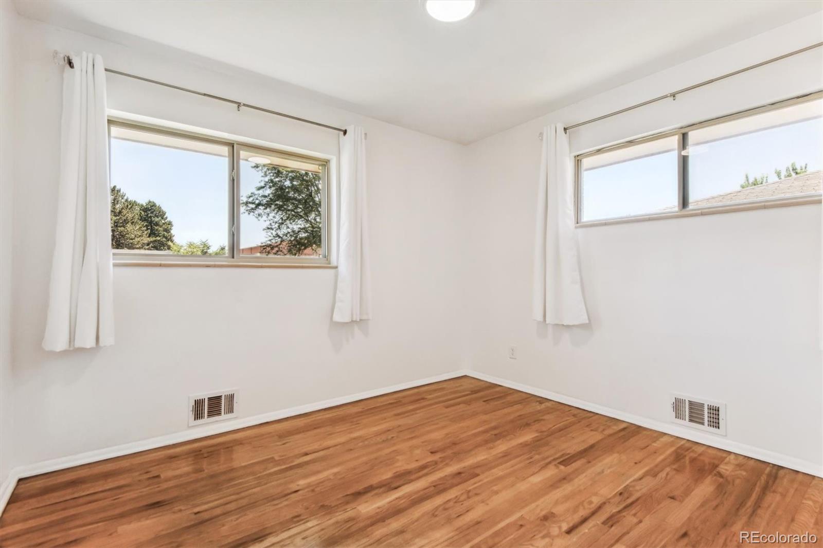 MLS Image #4 for 3023 s vrain street,denver, Colorado