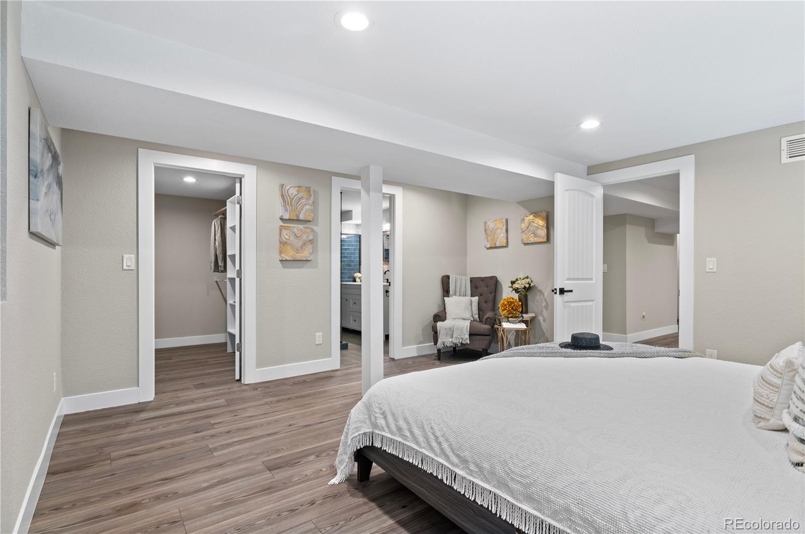 MLS Image #14 for 2391 s quitman street,denver, Colorado
