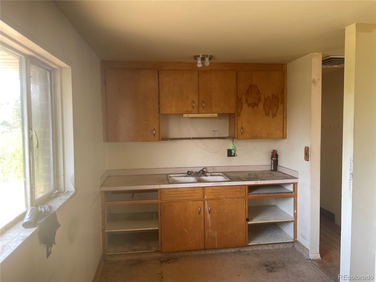 MLS Image #6 for 2900  cottonwood drive,denver, Colorado