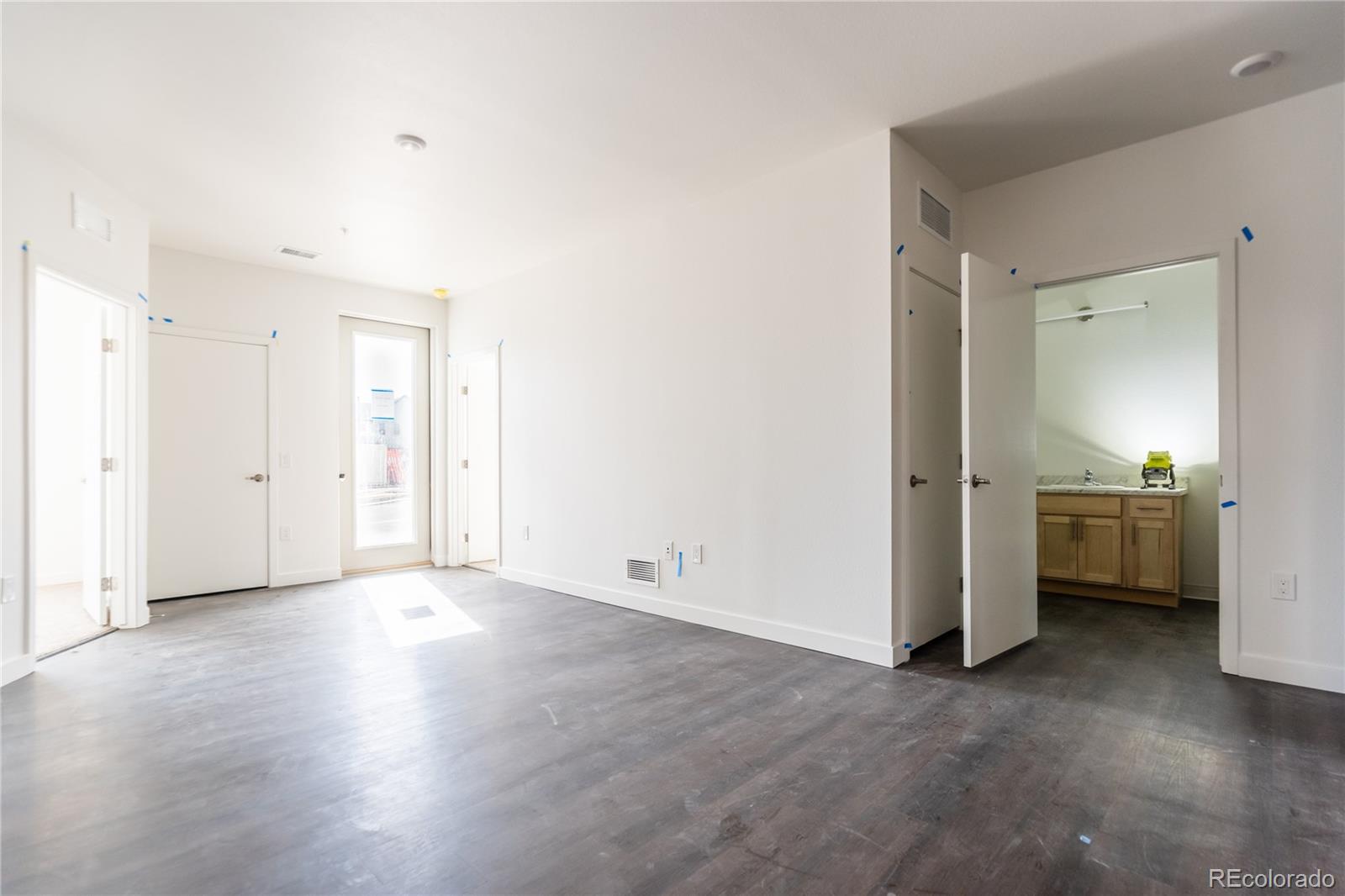 MLS Image #17 for 5702 n central park boulevard boulevard 214,denver, Colorado