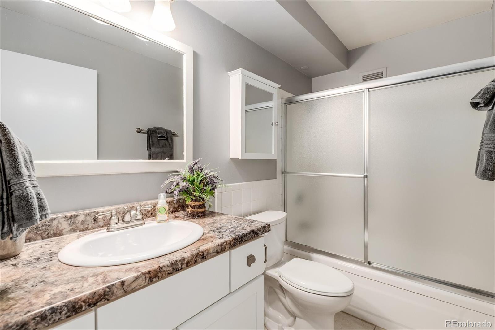 MLS Image #17 for 710 s clinton street,denver, Colorado