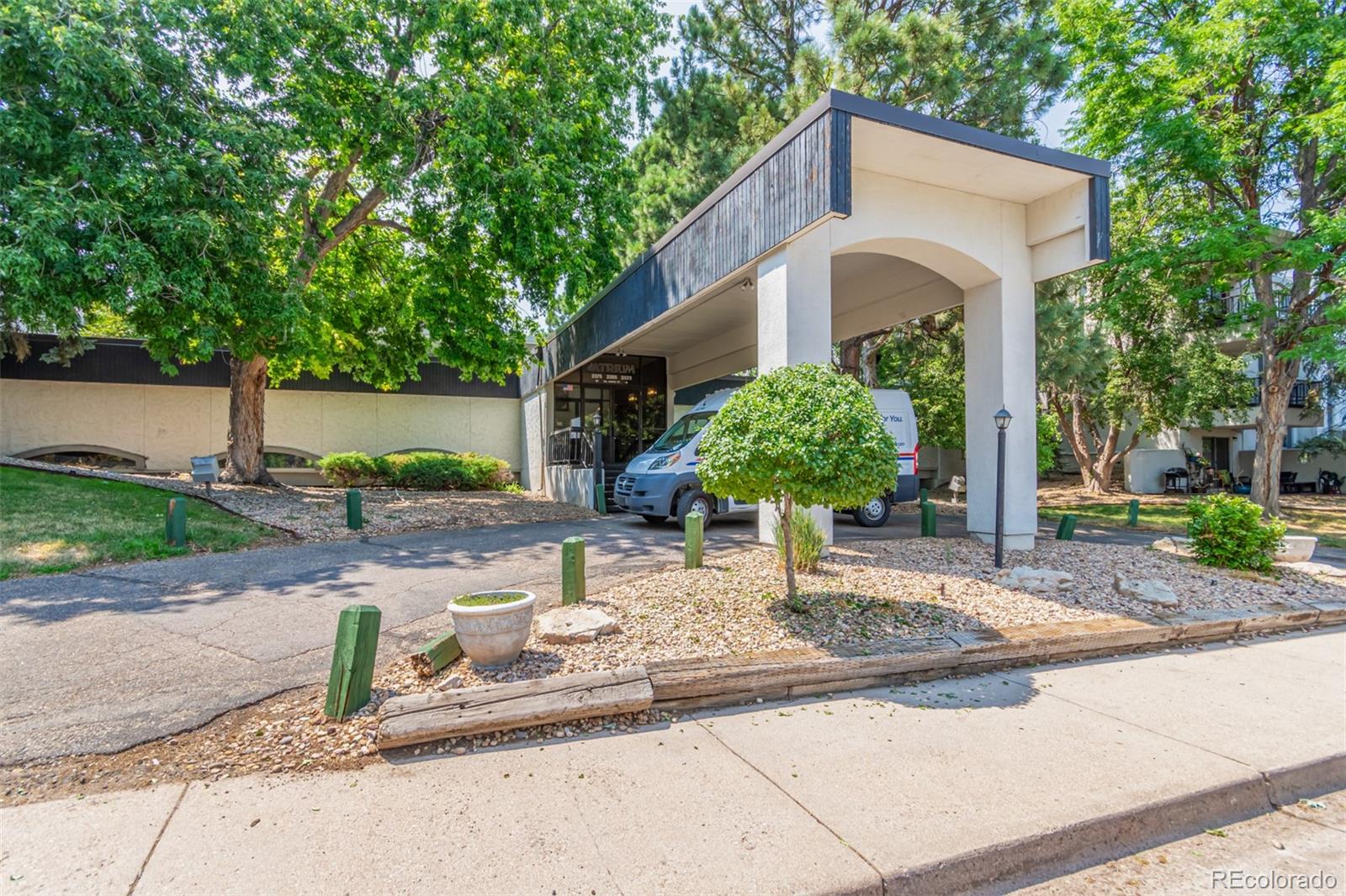 MLS Image #27 for 2325 s linden court,denver, Colorado