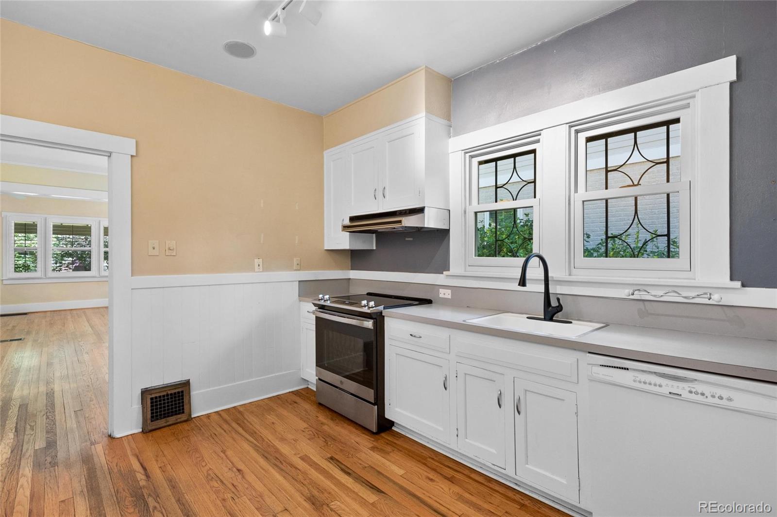 MLS Image #16 for 1055  steele street,denver, Colorado