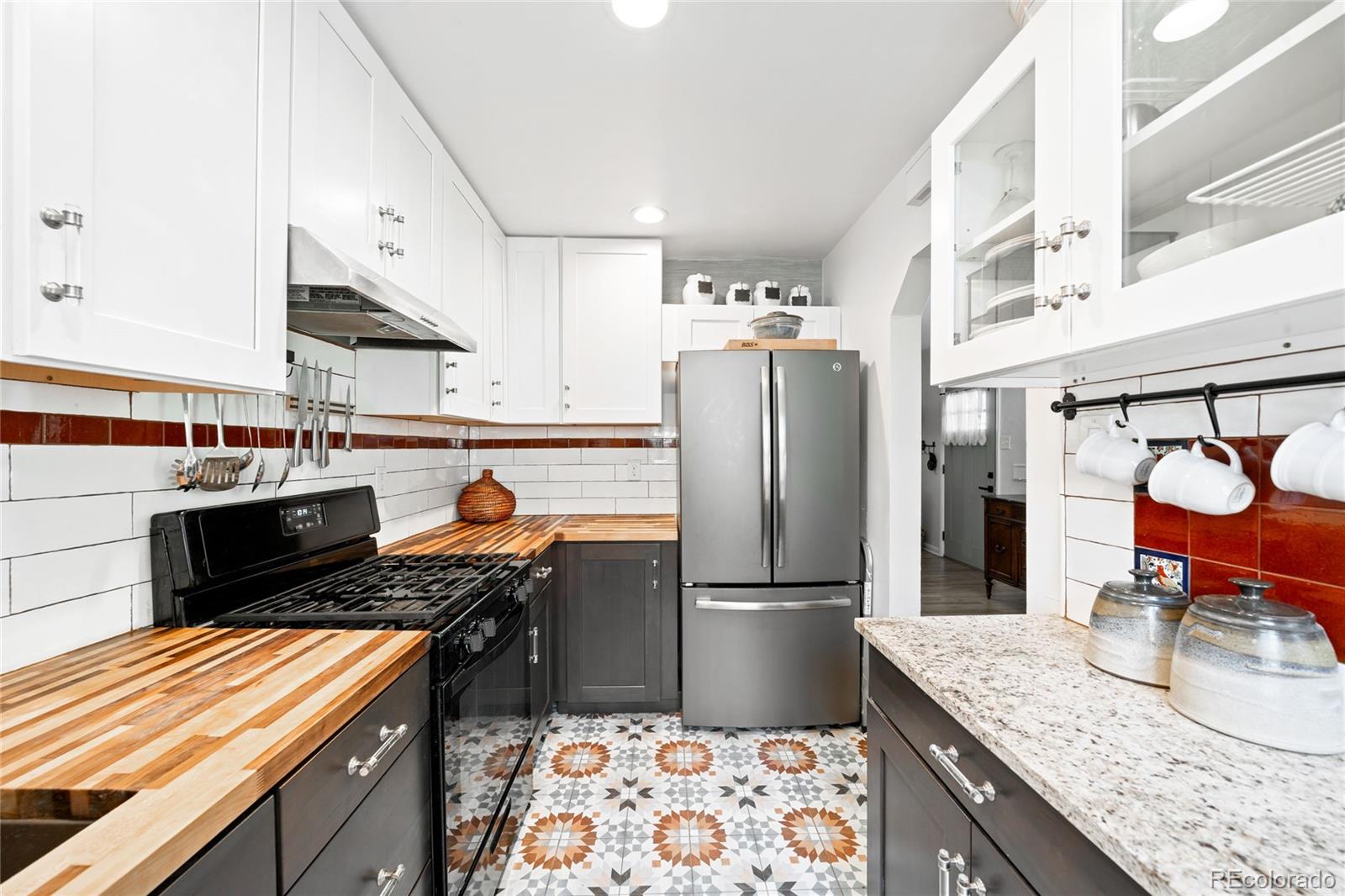 MLS Image #13 for 2418 s corona street,denver, Colorado