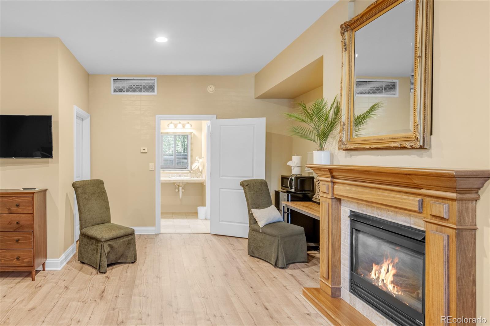 MLS Image #33 for 2500 e cherry creek south drive,denver, Colorado