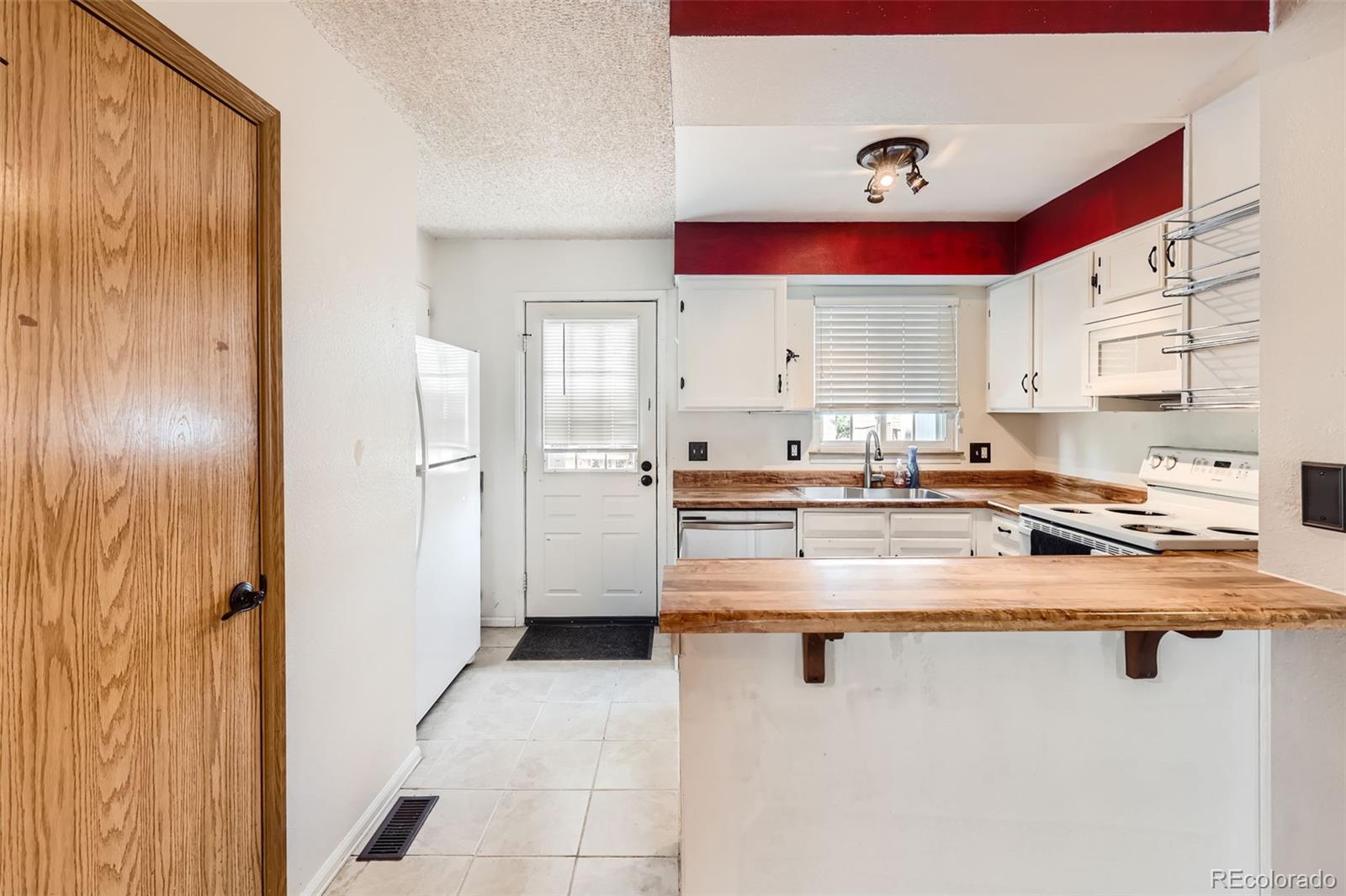 MLS Image #9 for 1699 s trenton street,denver, Colorado