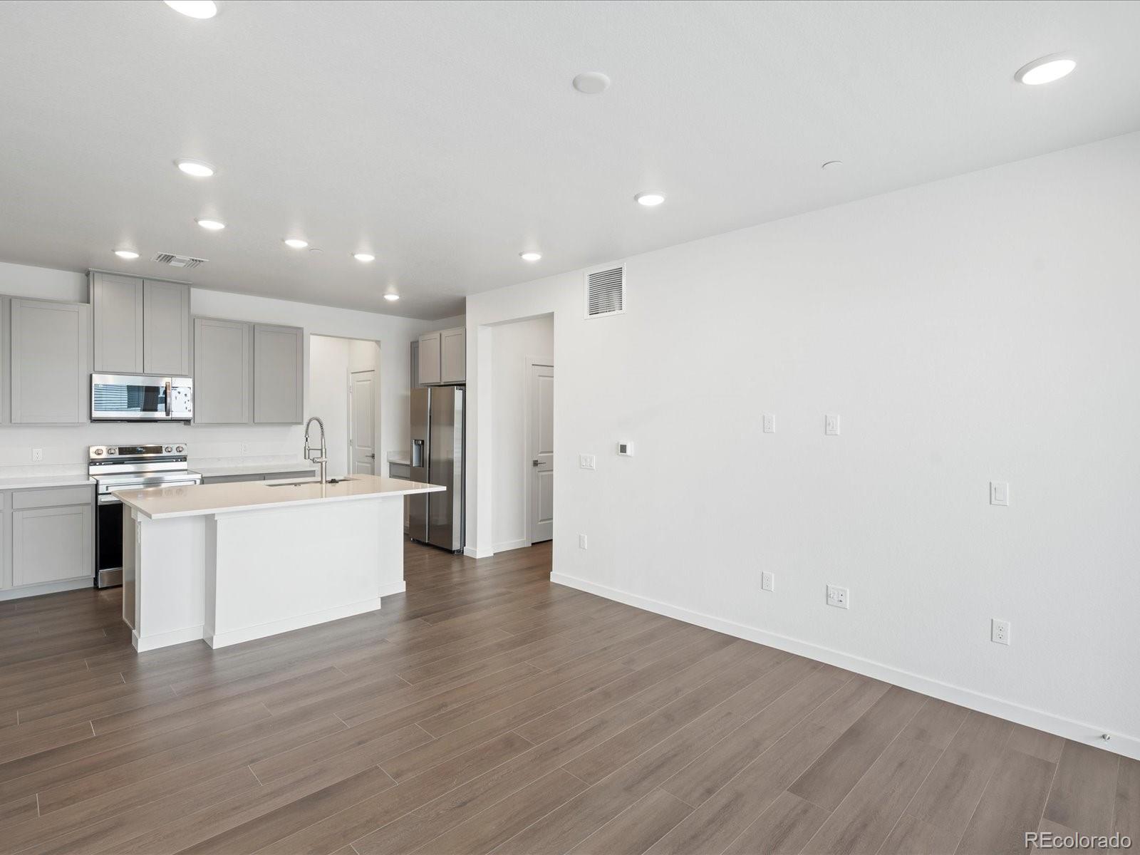 MLS Image #11 for 6153 n ceylon street,denver, Colorado