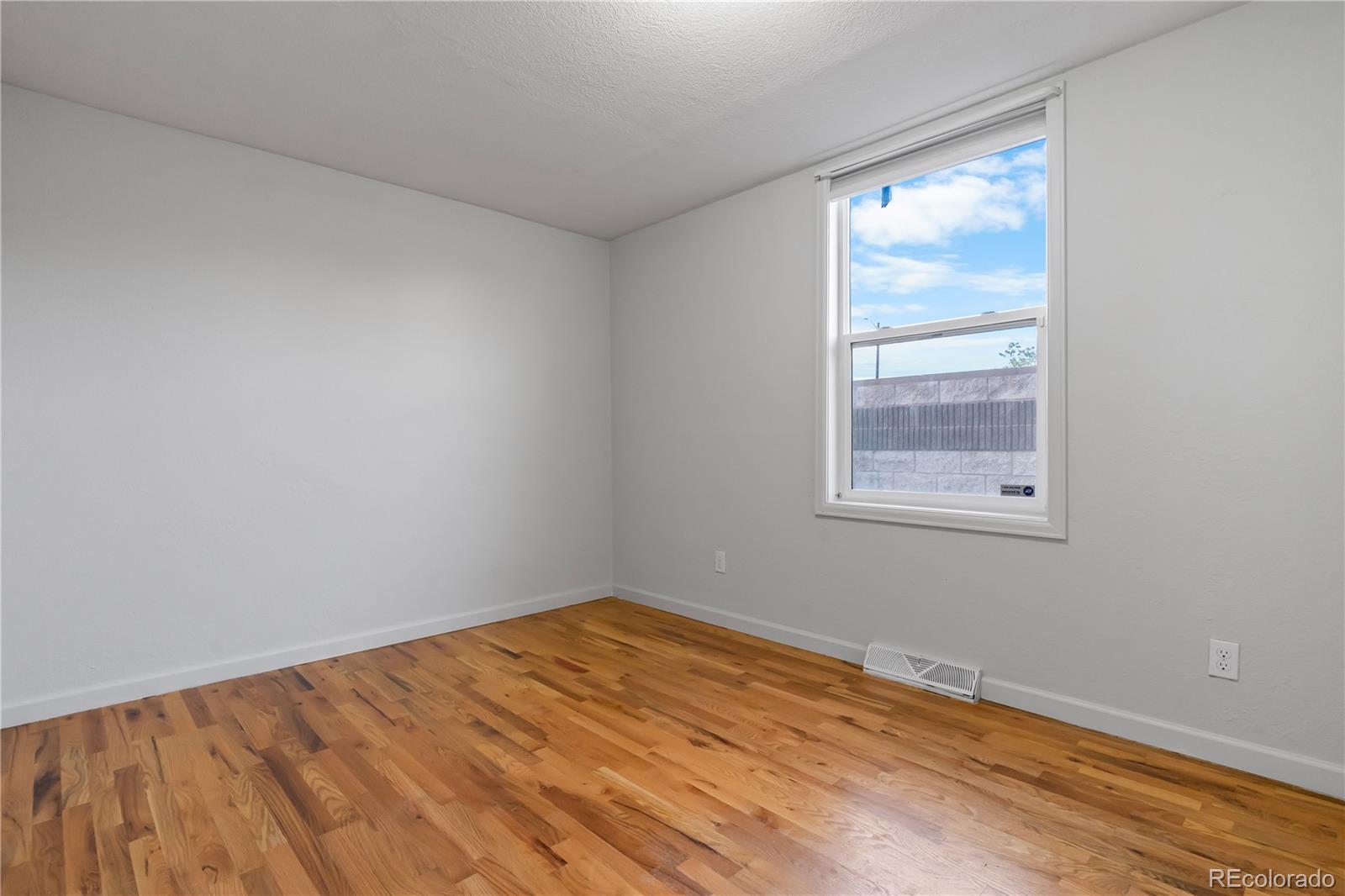 MLS Image #14 for 545  stuart street,denver, Colorado