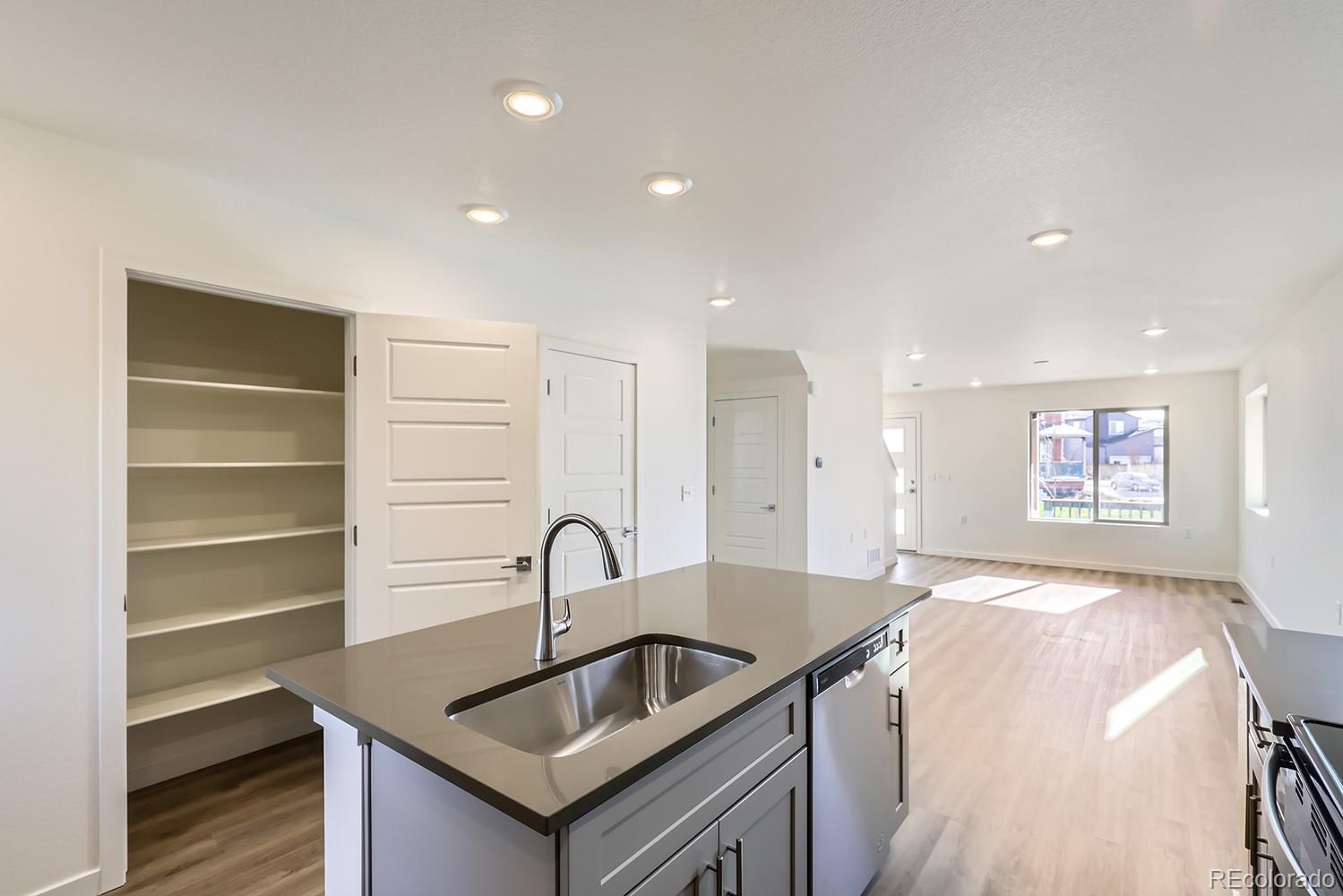 MLS Image #25 for 10231 e 62nd place,denver, Colorado