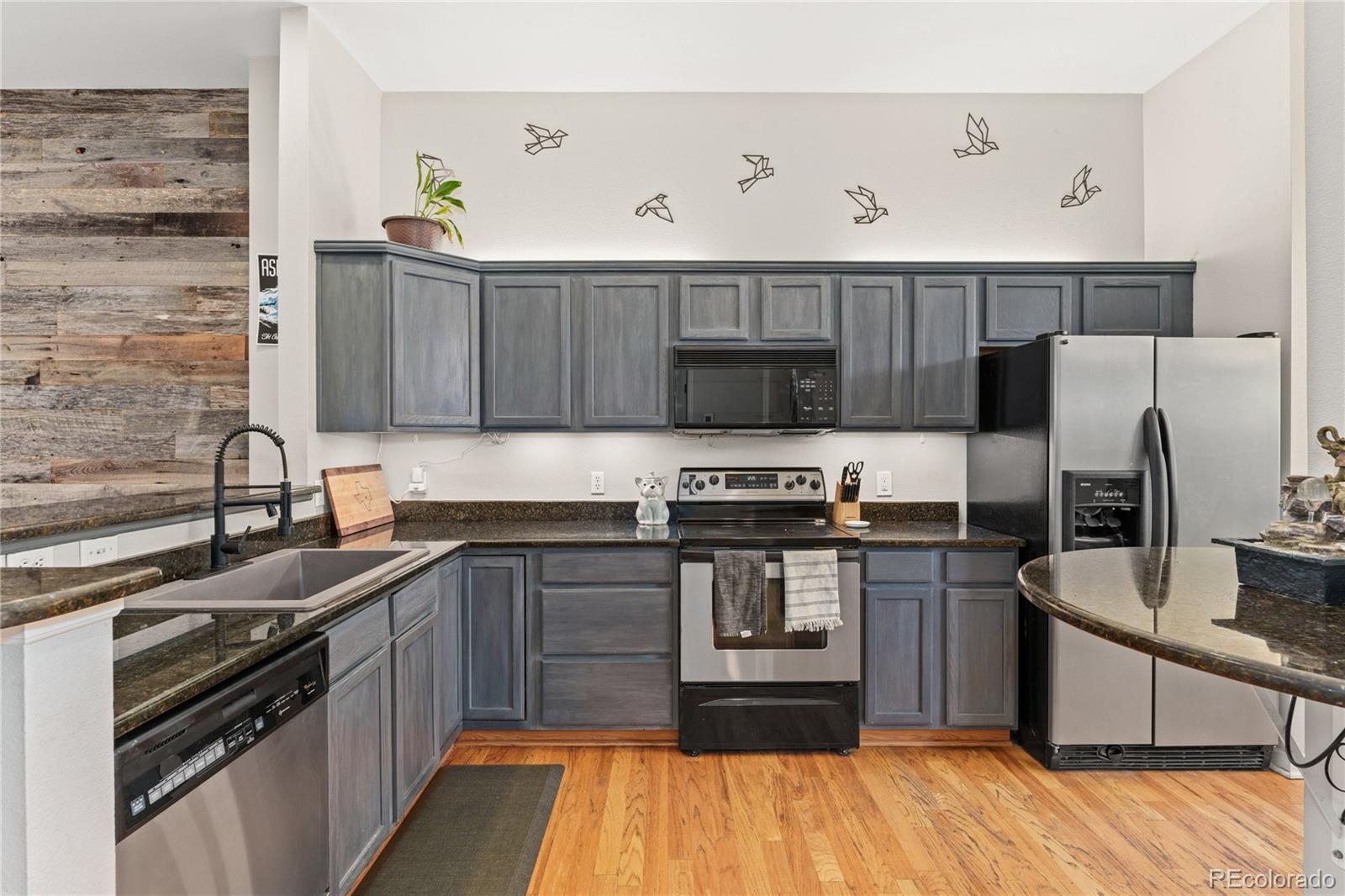 MLS Image #6 for 1575 n emerson street 2b,denver, Colorado