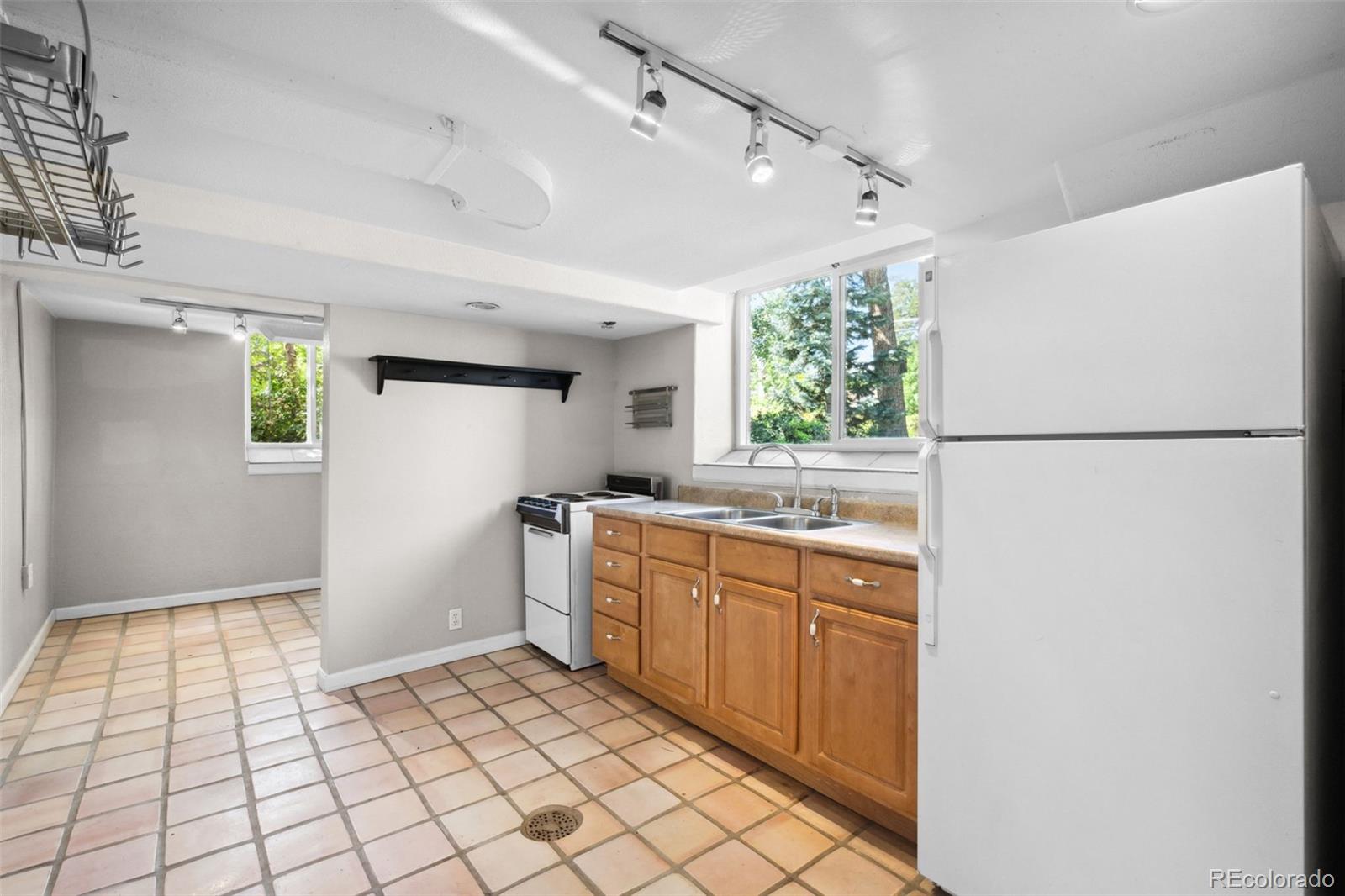 MLS Image #24 for 2195 s downing street,denver, Colorado