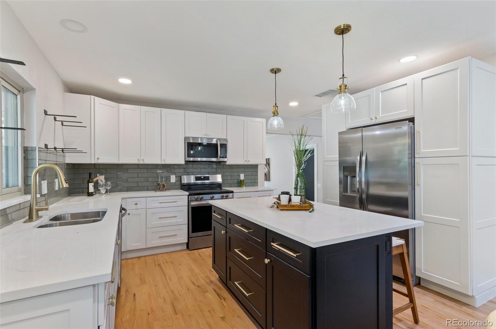 MLS Image #10 for 3064 s niagara way,denver, Colorado