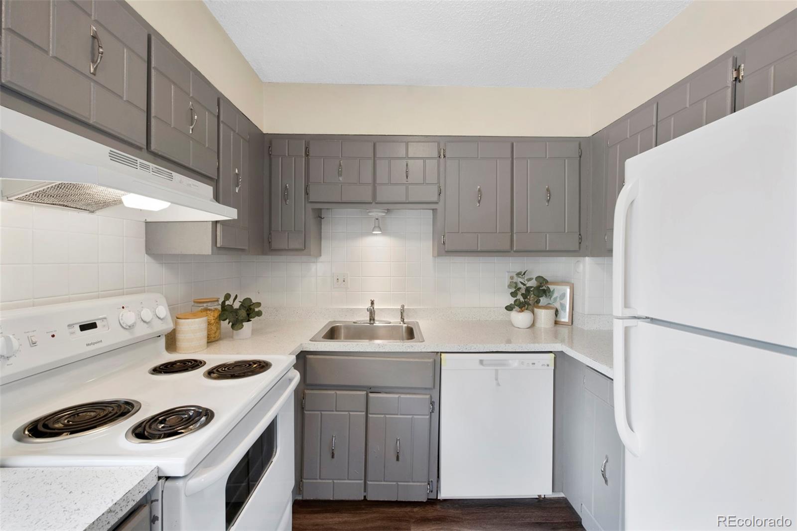 MLS Image #10 for 850  utica street,denver, Colorado
