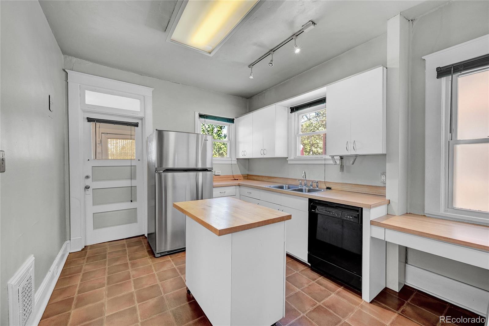 MLS Image #9 for 281 s clarkson street,denver, Colorado