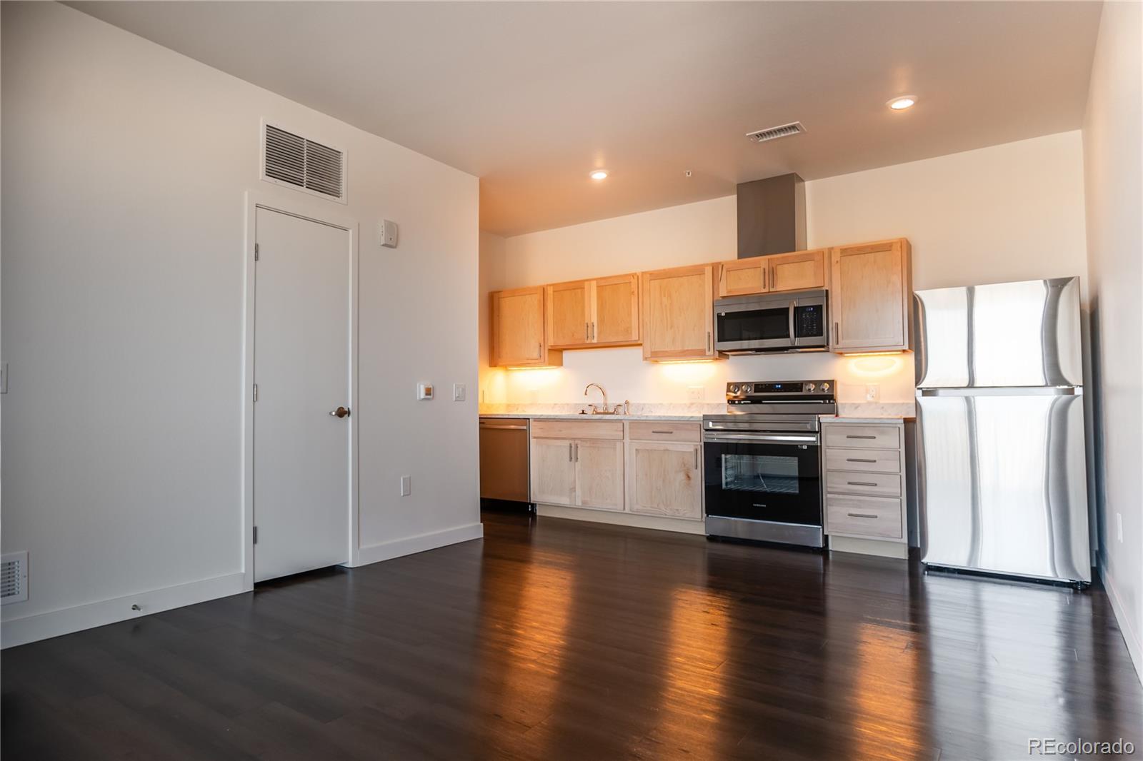 MLS Image #14 for 5702 n central park boulevard,denver, Colorado