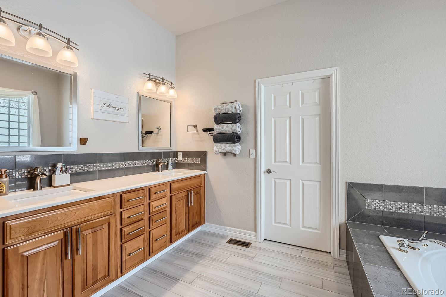 MLS Image #13 for 22431 e peakview drive,aurora, Colorado