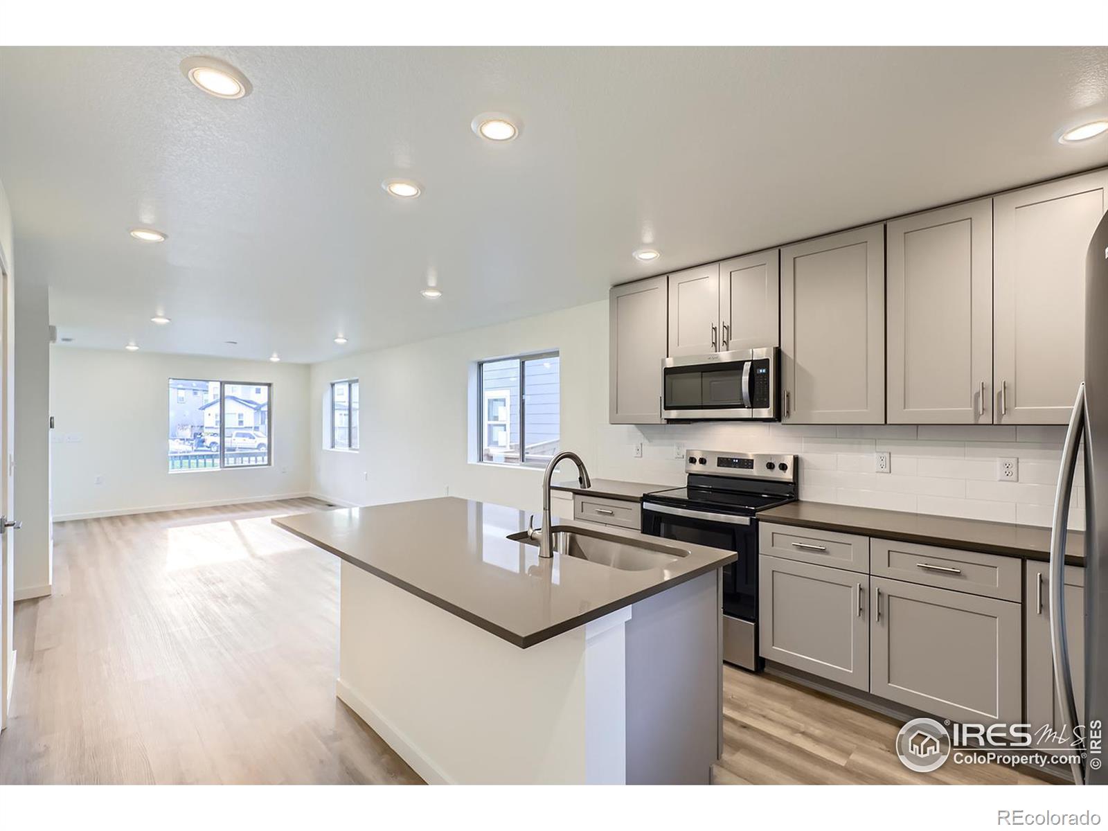 MLS Image #14 for 10231 e 62nd place,denver, Colorado