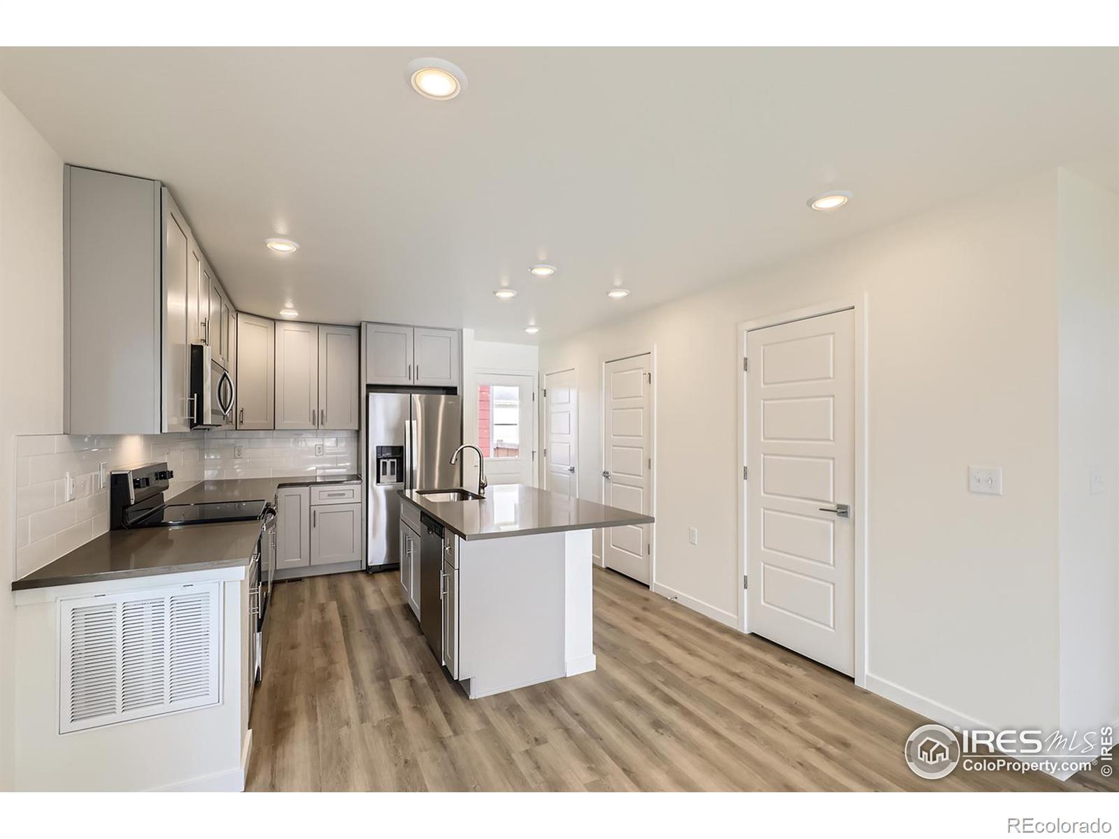 MLS Image #15 for 10231 e 62nd place,denver, Colorado