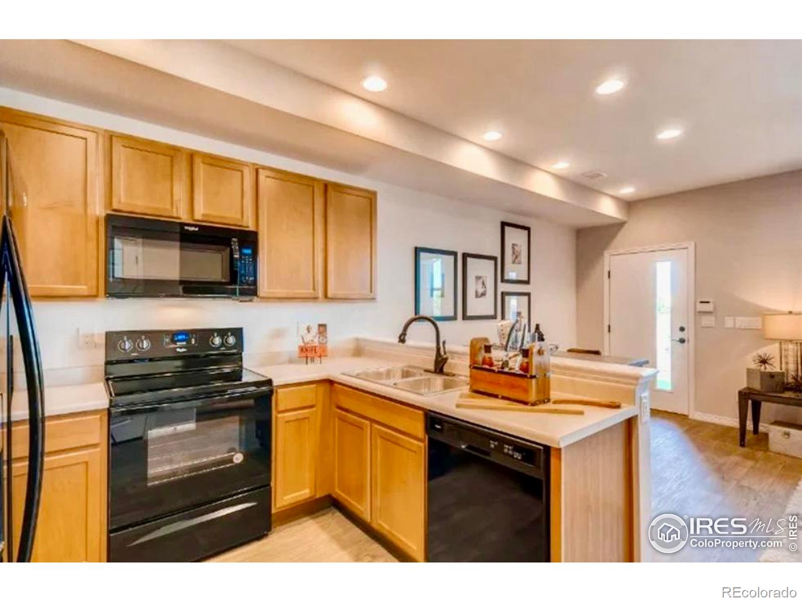 MLS Image #3 for 4792 n kittredge street,denver, Colorado