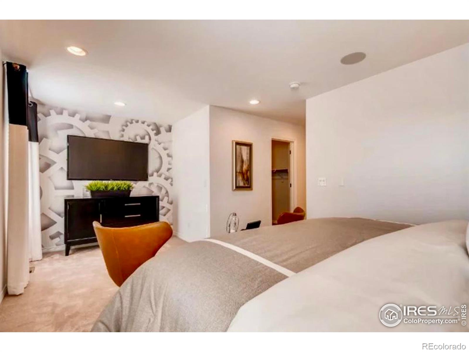 MLS Image #5 for 4792 n kittredge street,denver, Colorado