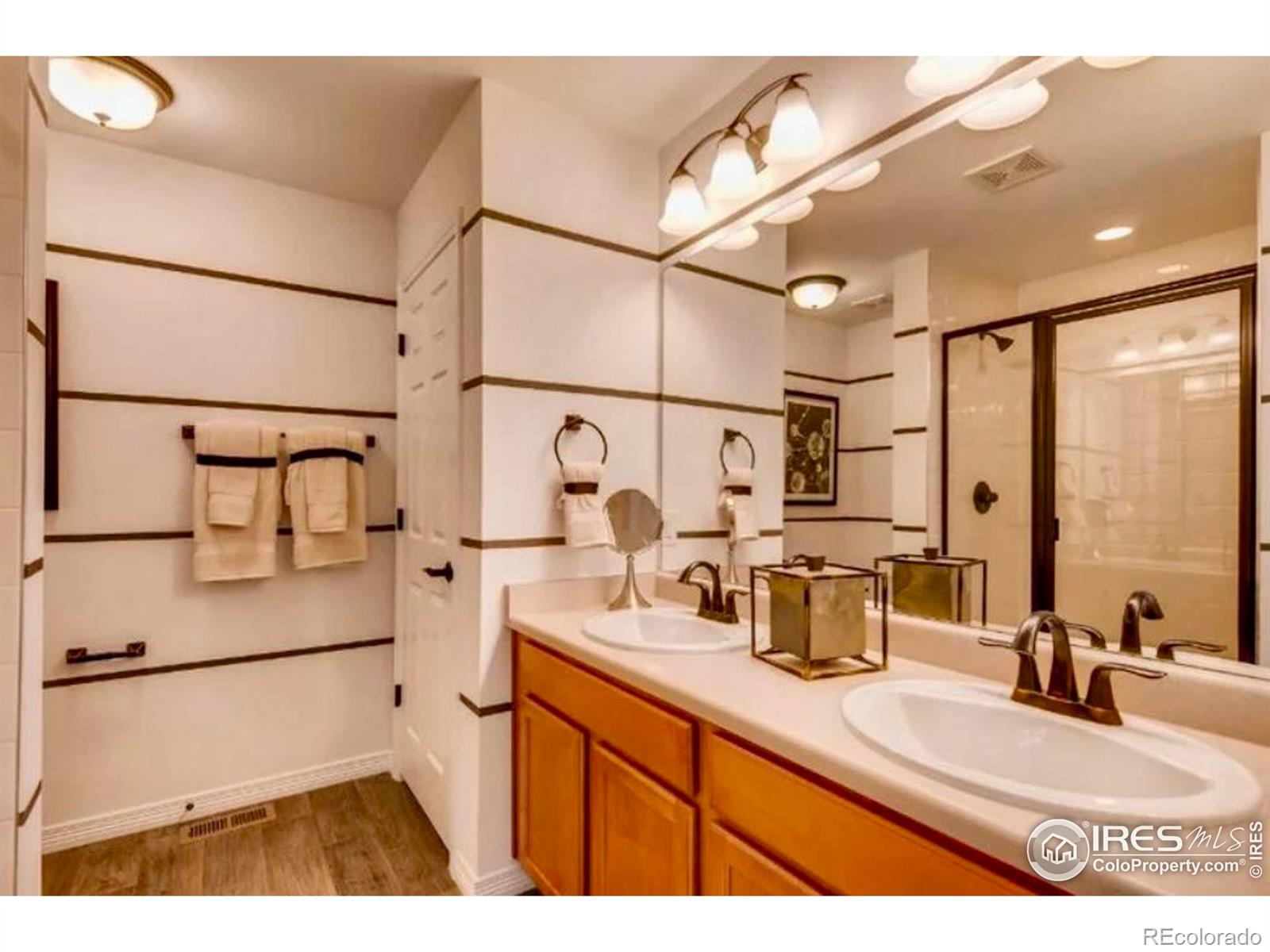 MLS Image #6 for 4792 n kittredge street,denver, Colorado