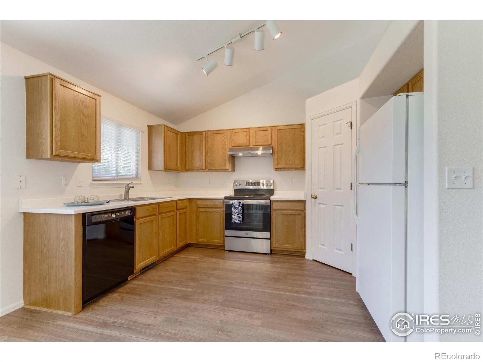 MLS Image #9 for 1102  red oak drive,longmont, Colorado