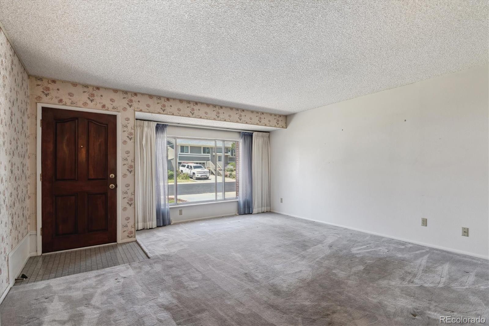 MLS Image #7 for 2082 s yank way,lakewood, Colorado