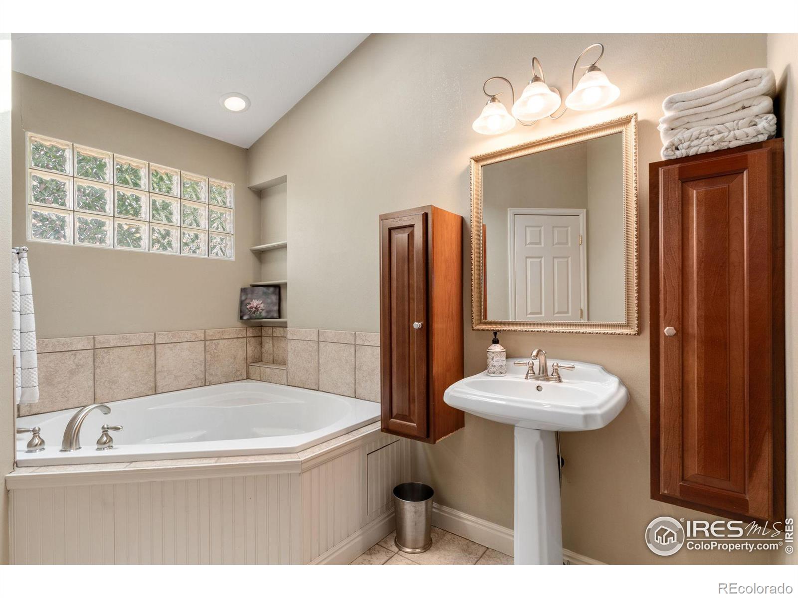 MLS Image #17 for 8000 s kendall court,littleton, Colorado