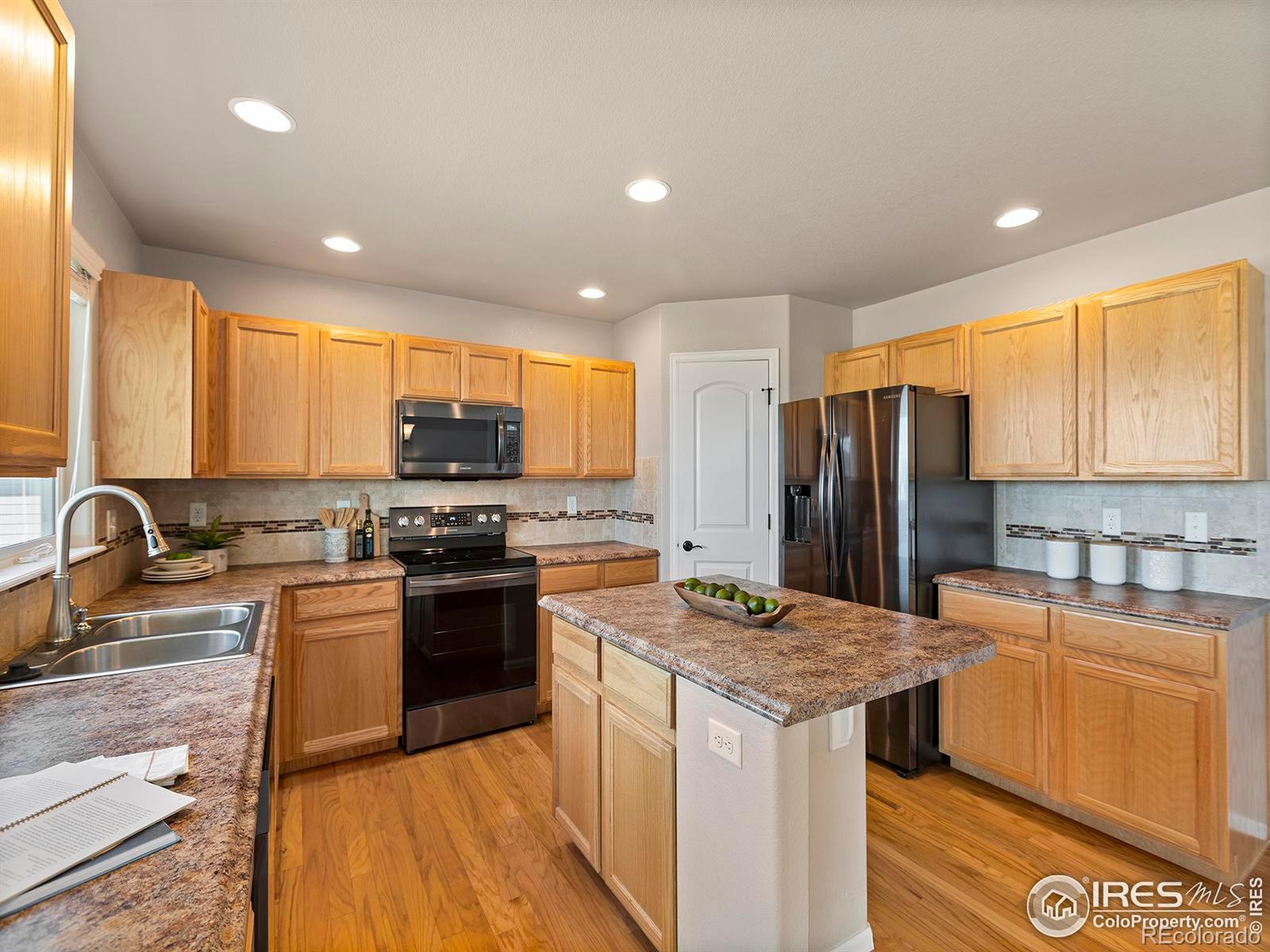 MLS Image #13 for 920  barn yard drive,windsor, Colorado