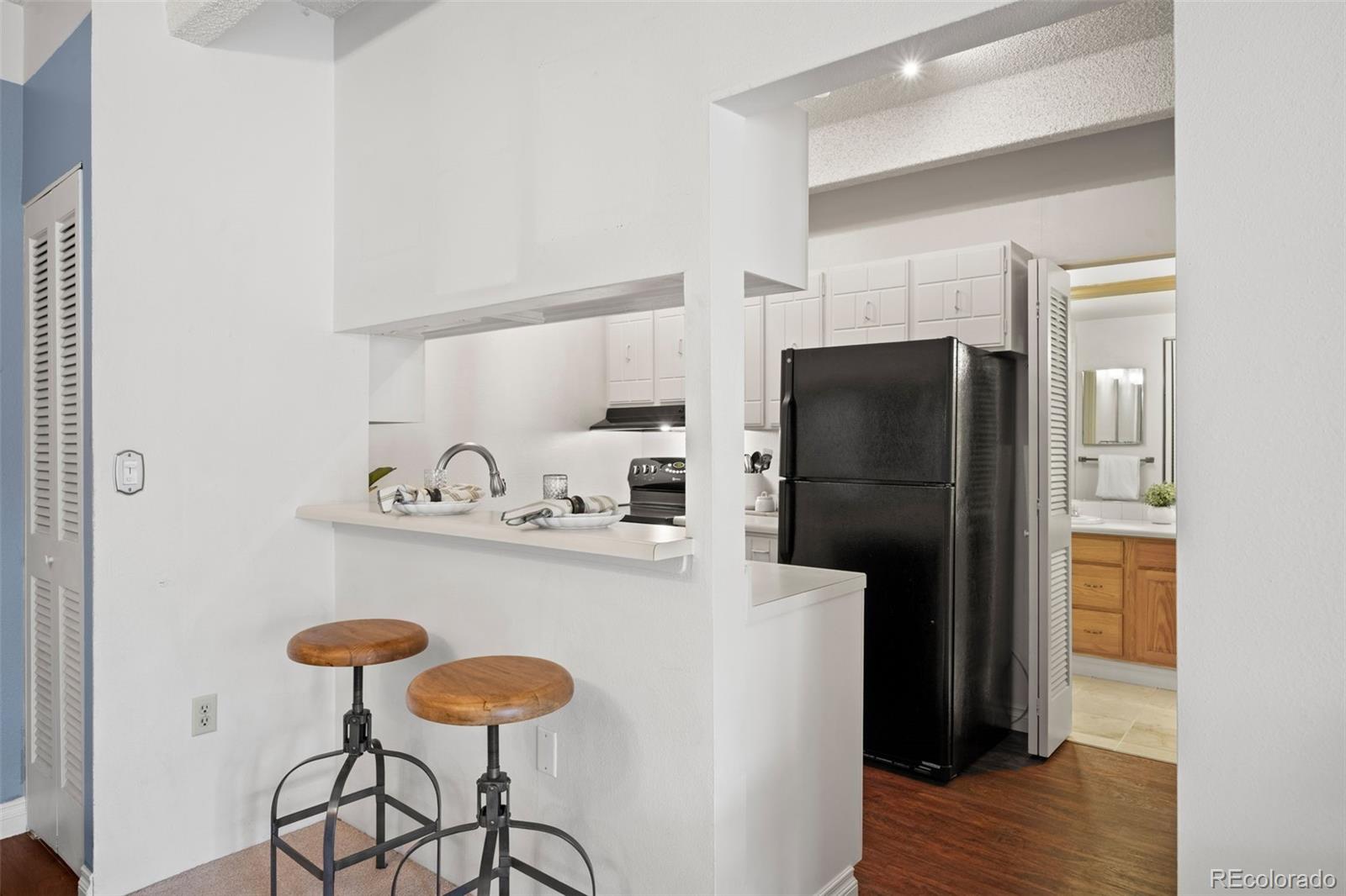 MLS Image #7 for 551 n pearl street 207,denver, Colorado
