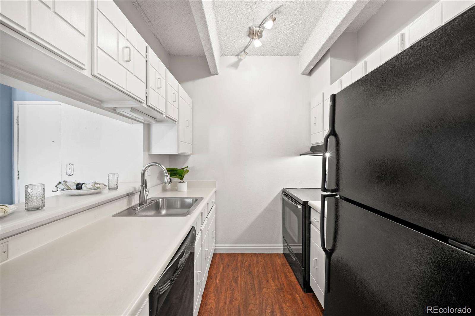 MLS Image #8 for 551 n pearl street 207,denver, Colorado