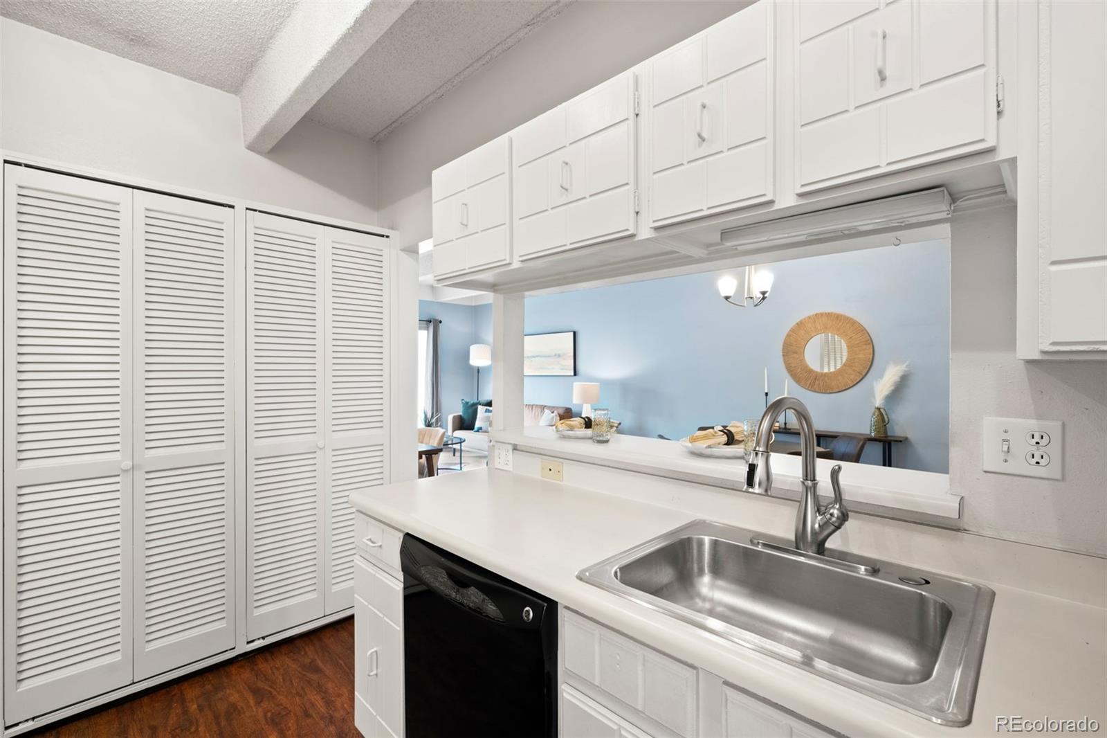 MLS Image #9 for 551 n pearl street 207,denver, Colorado