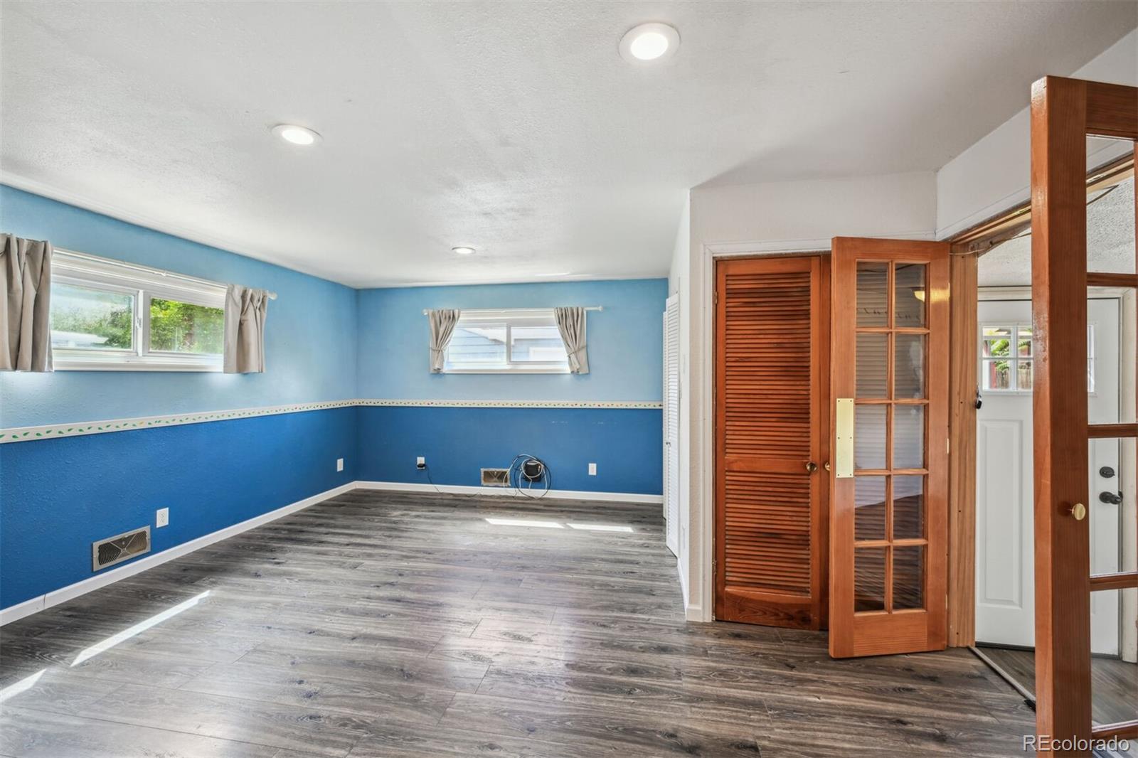 MLS Image #17 for 1461 s perry street,denver, Colorado