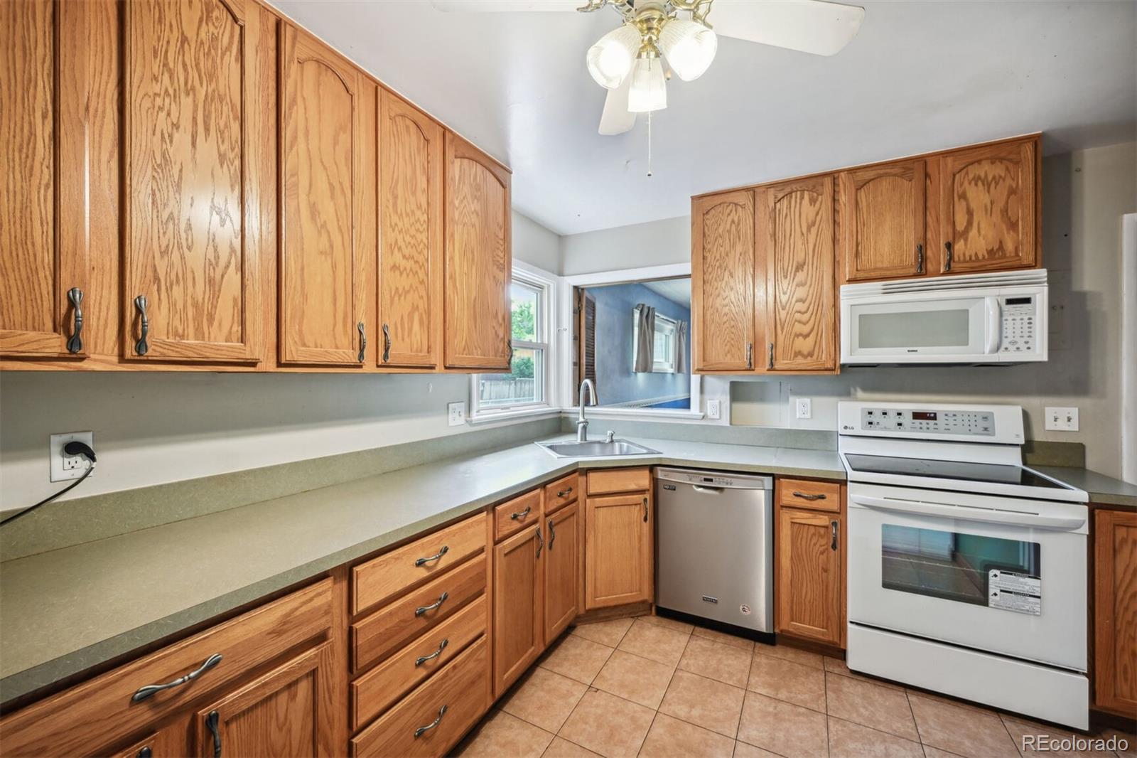 MLS Image #6 for 1461 s perry street,denver, Colorado