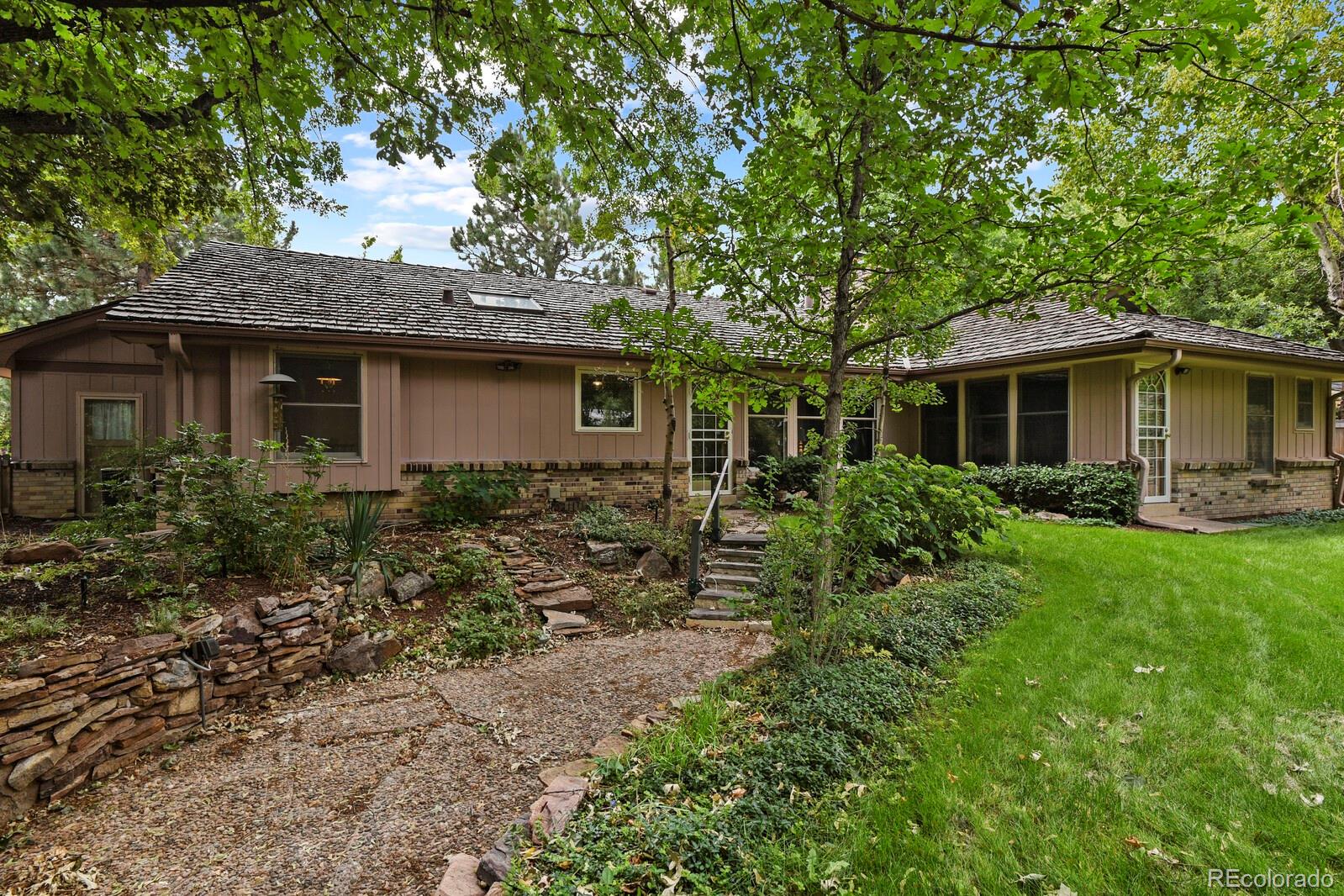 MLS Image #11 for 3784 s niagara way,denver, Colorado