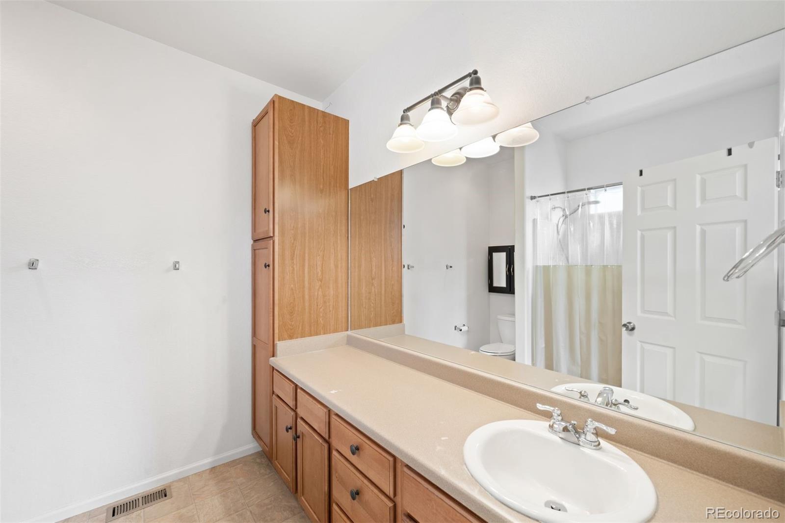 MLS Image #7 for 5559  killarney street,denver, Colorado