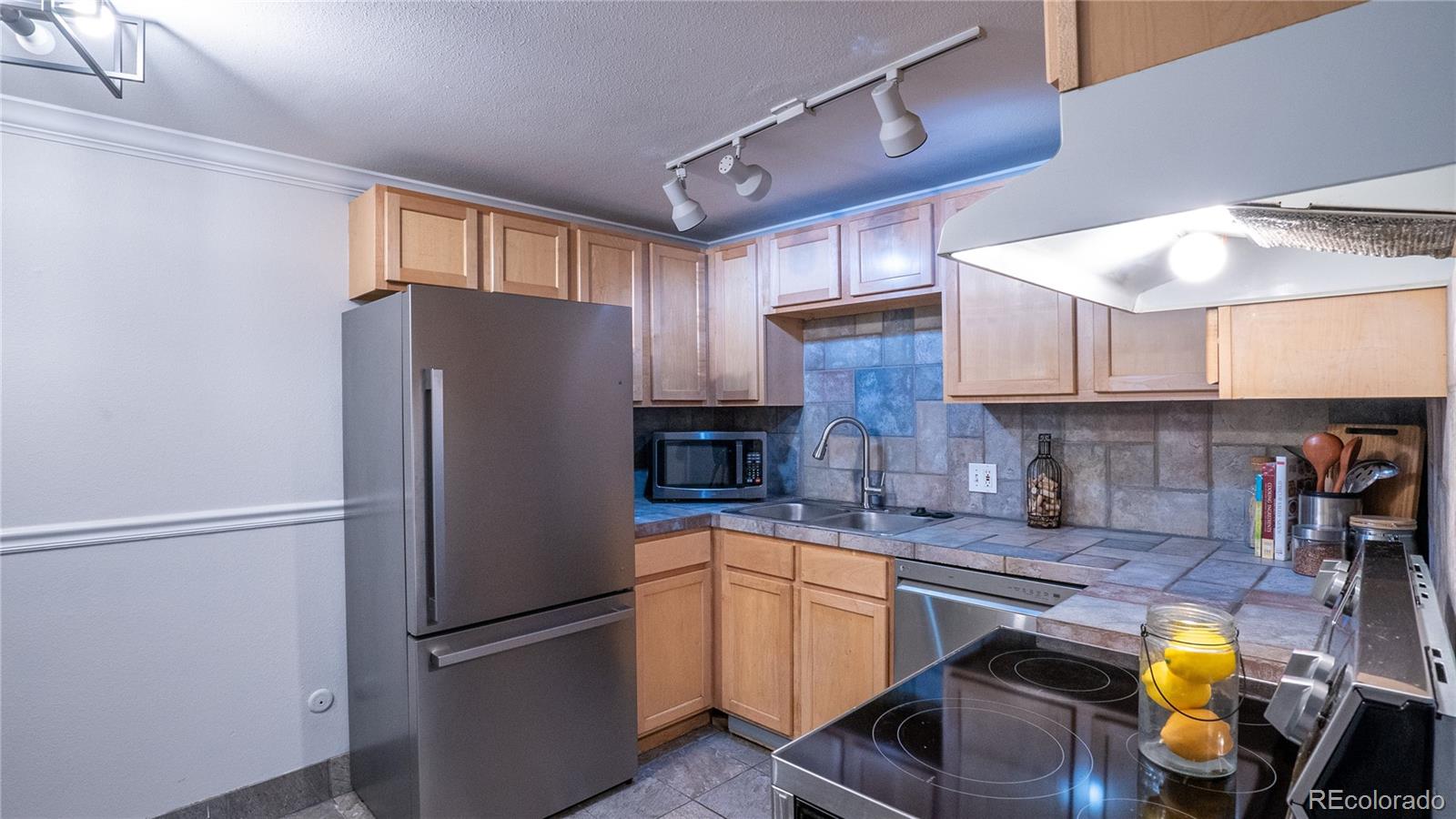 MLS Image #13 for 1390 n emerson street,denver, Colorado