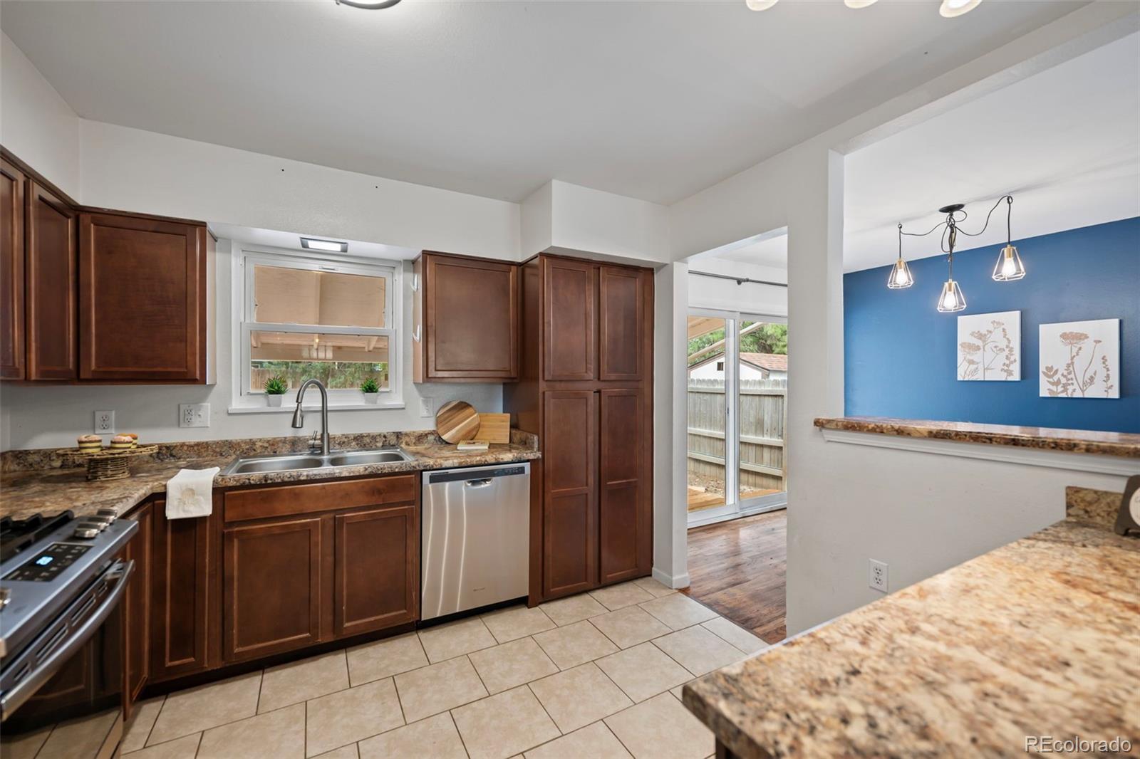 MLS Image #12 for 1129  moffat circle,colorado springs, Colorado