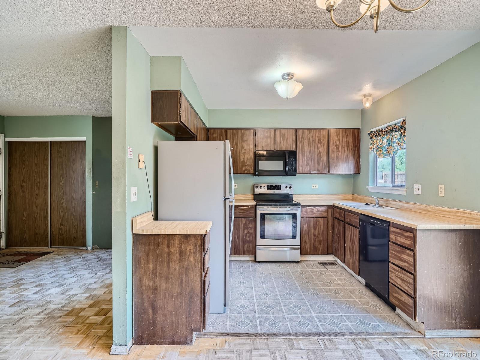 MLS Image #8 for 4142 s ouray way,aurora, Colorado