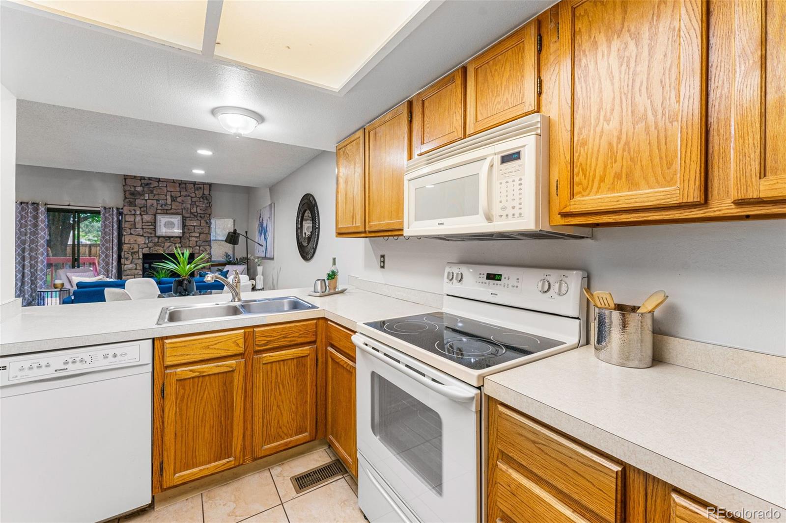 MLS Image #12 for 1475 s quebec way,denver, Colorado