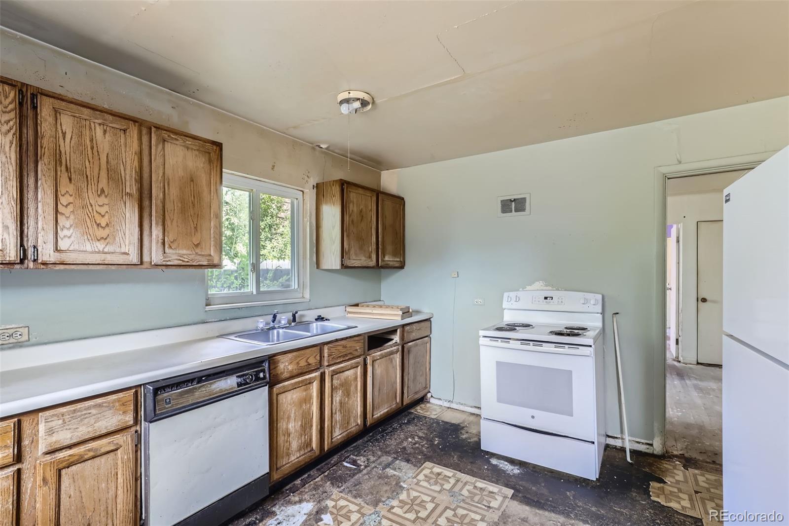 MLS Image #3 for 6839 e 21st avenue,denver, Colorado