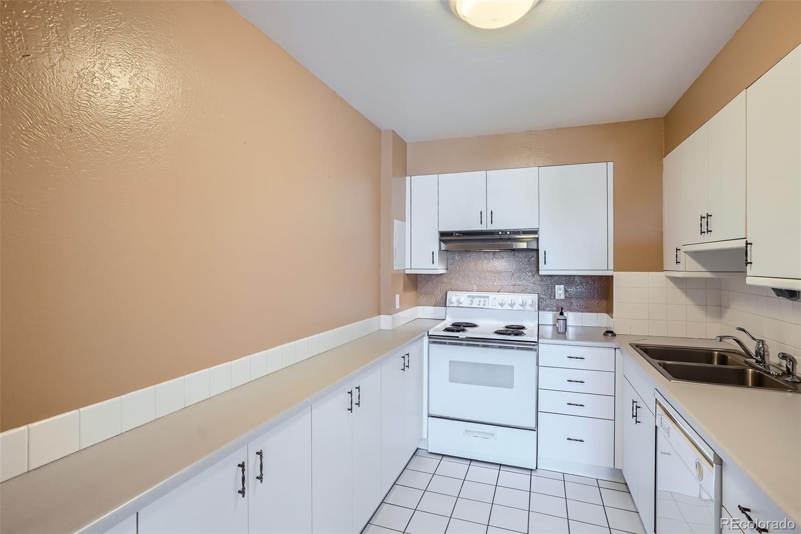 MLS Image #12 for 460 s marion parkway,denver, Colorado