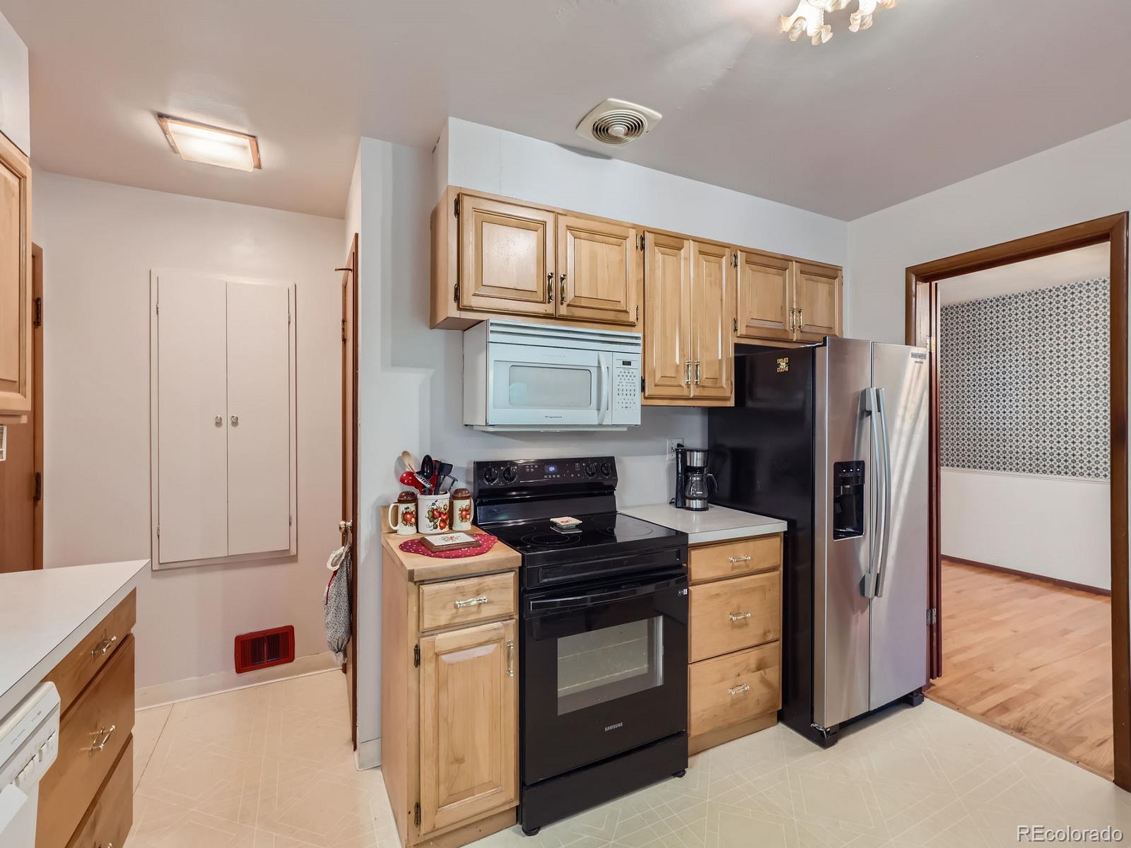 MLS Image #7 for 5563 e jefferson avenue,denver, Colorado