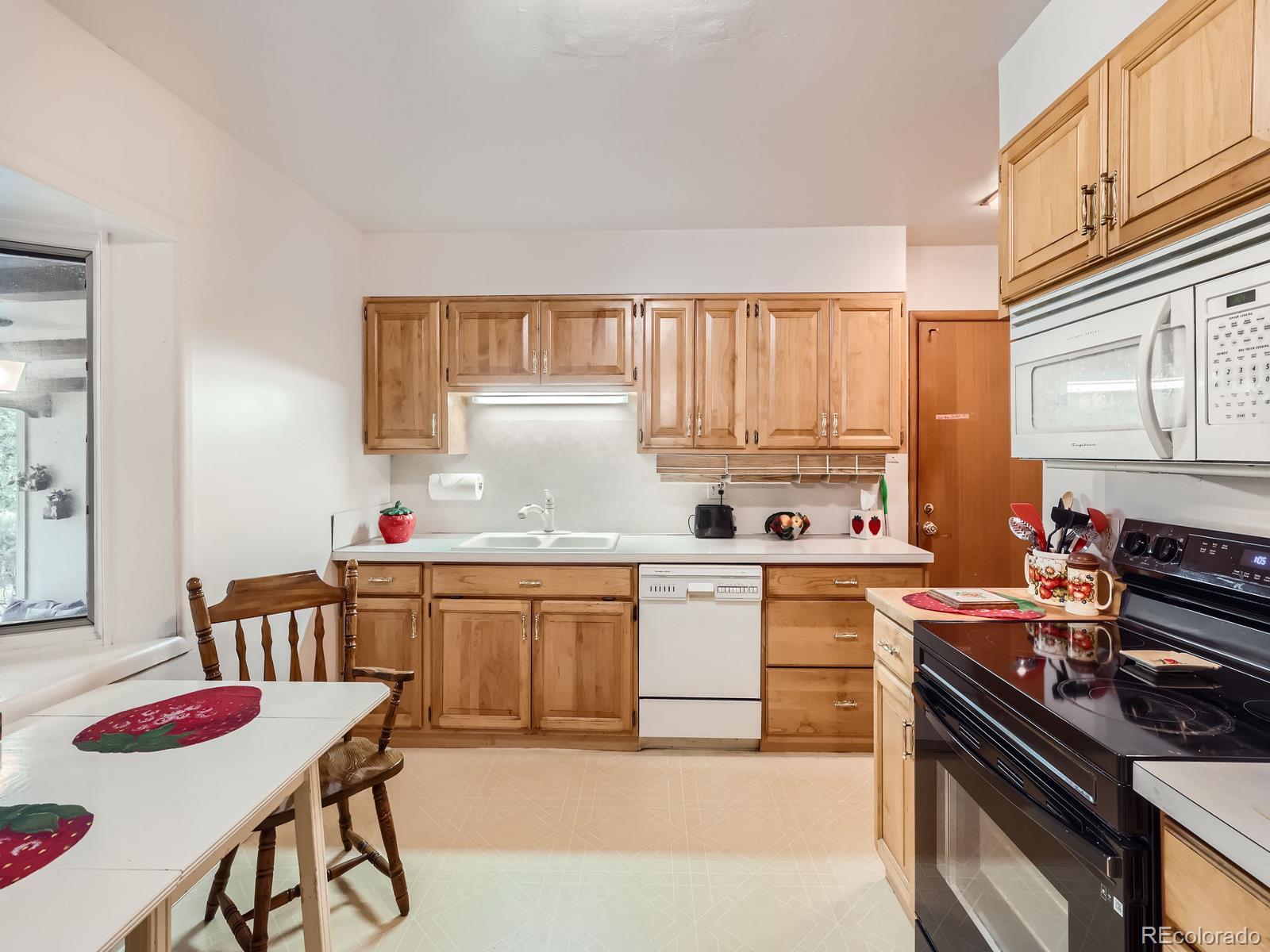 MLS Image #8 for 5563 e jefferson avenue,denver, Colorado