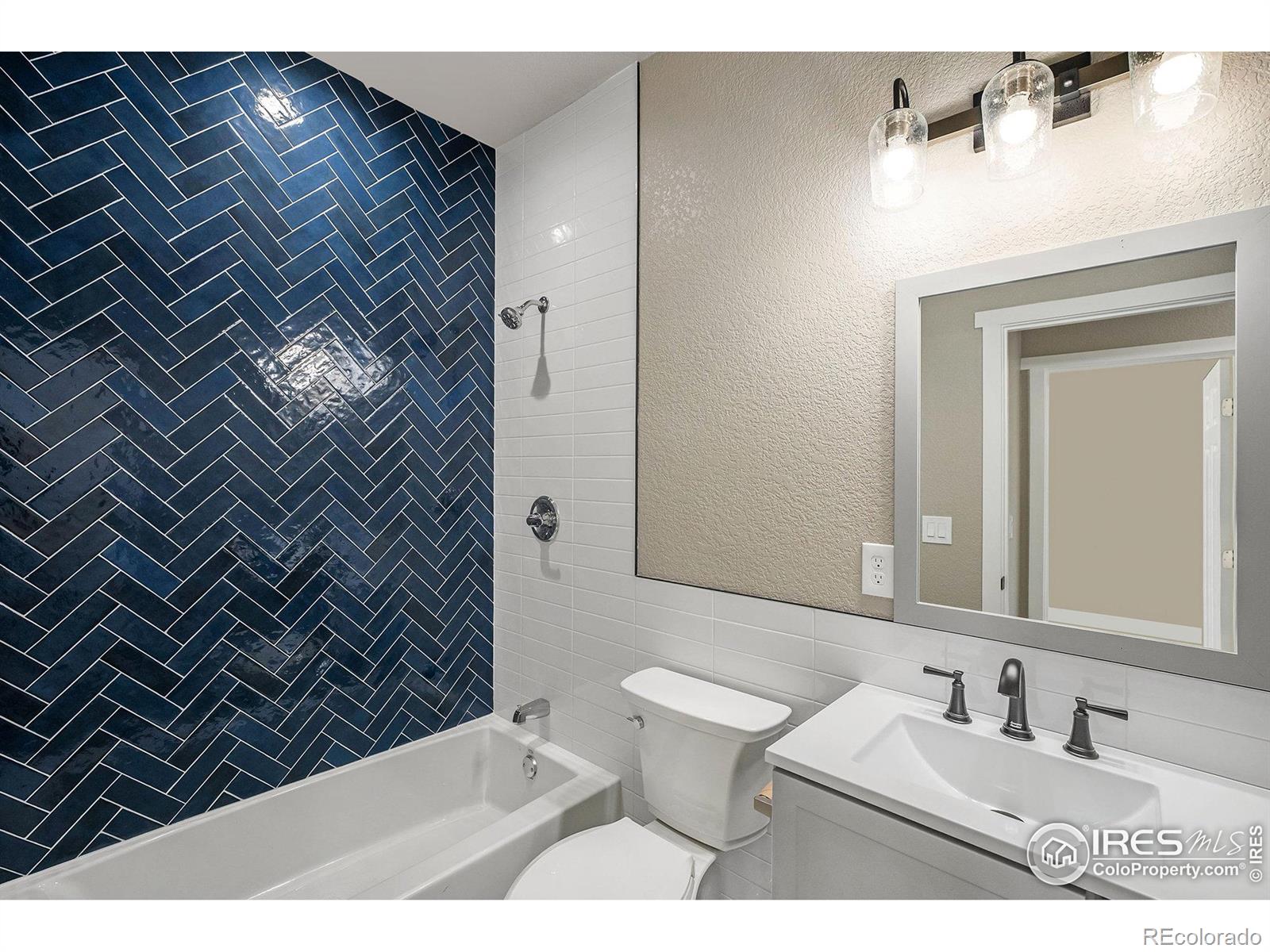 MLS Image #11 for 905  glen heather court,dacono, Colorado