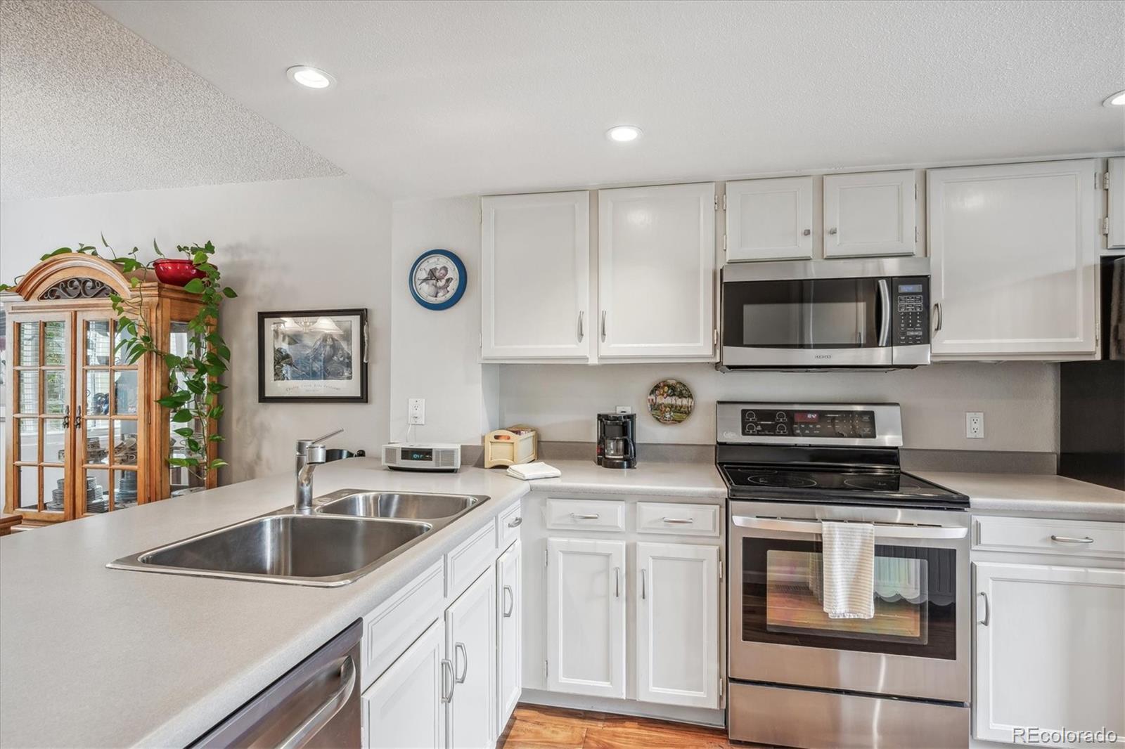 MLS Image #10 for 1470 s quebec way,denver, Colorado