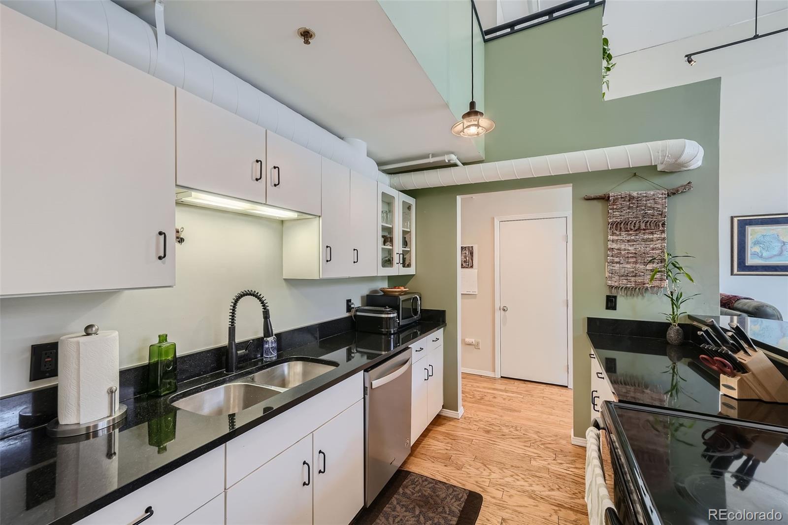 MLS Image #11 for 930  acoma street,denver, Colorado